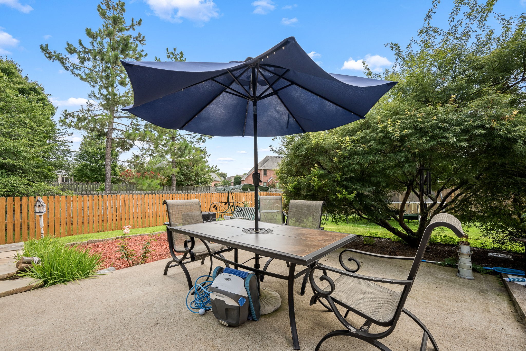3084 Vicwood Dr