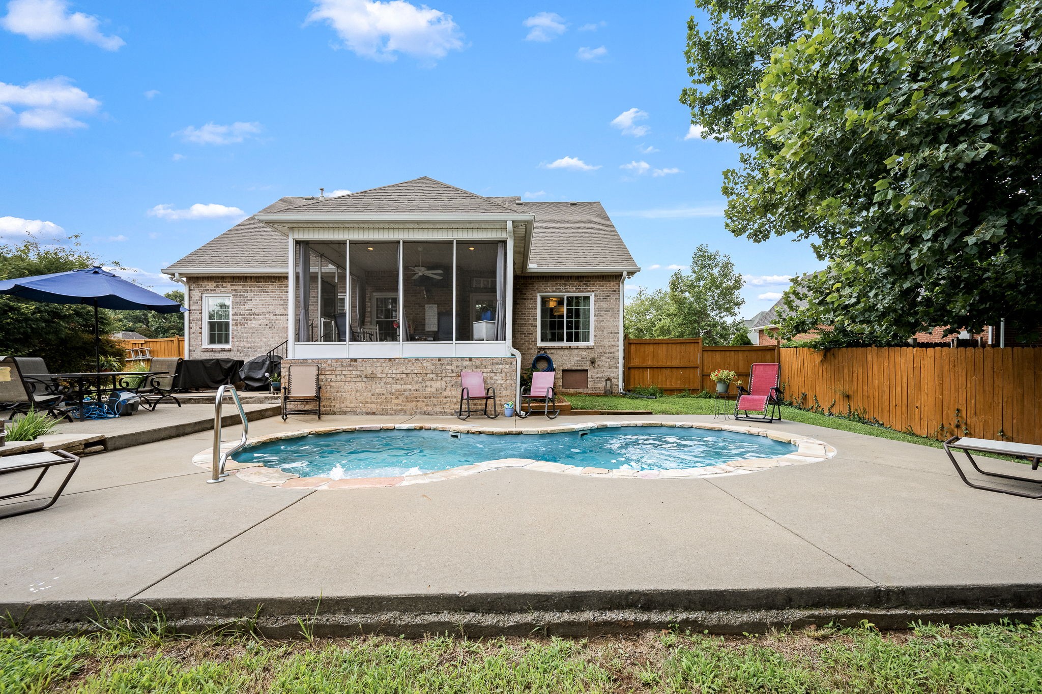 3084 Vicwood Dr