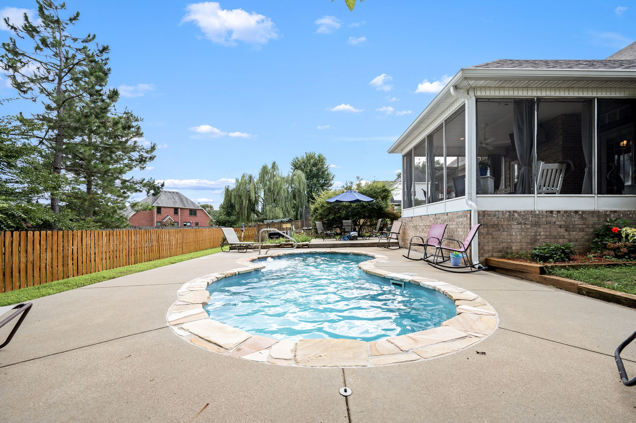 3084 Vicwood Dr