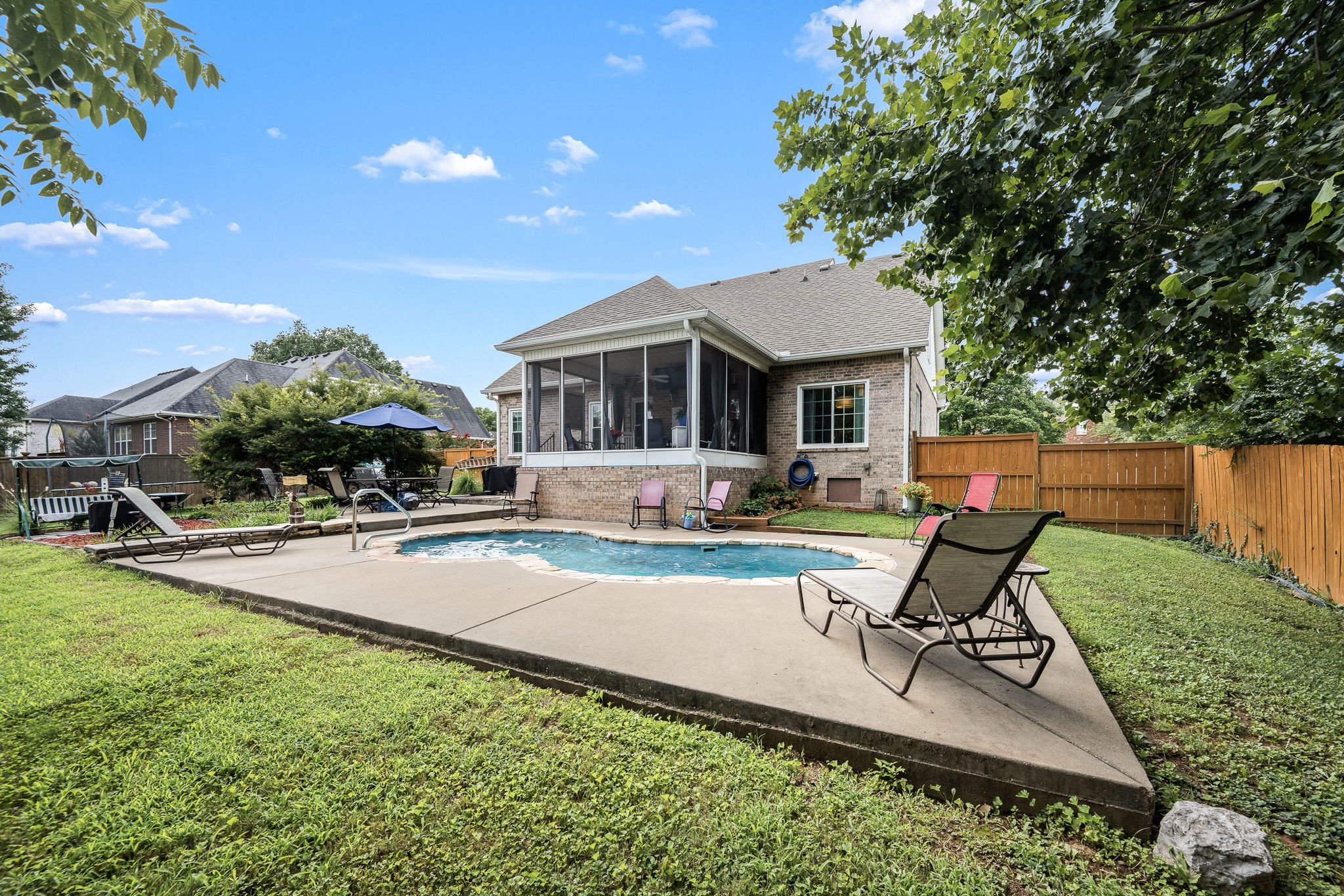 3084 Vicwood Dr