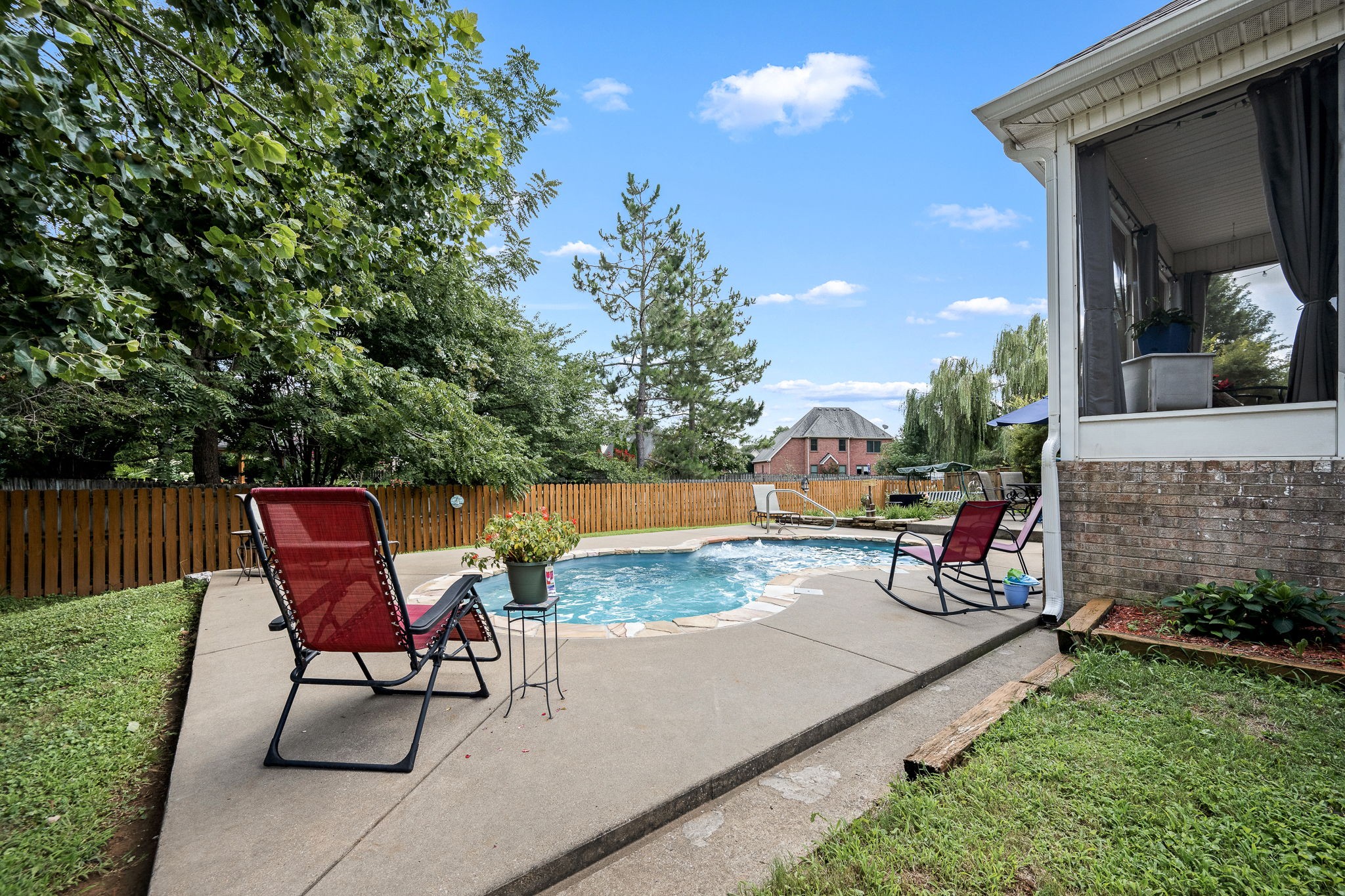 3084 Vicwood Dr