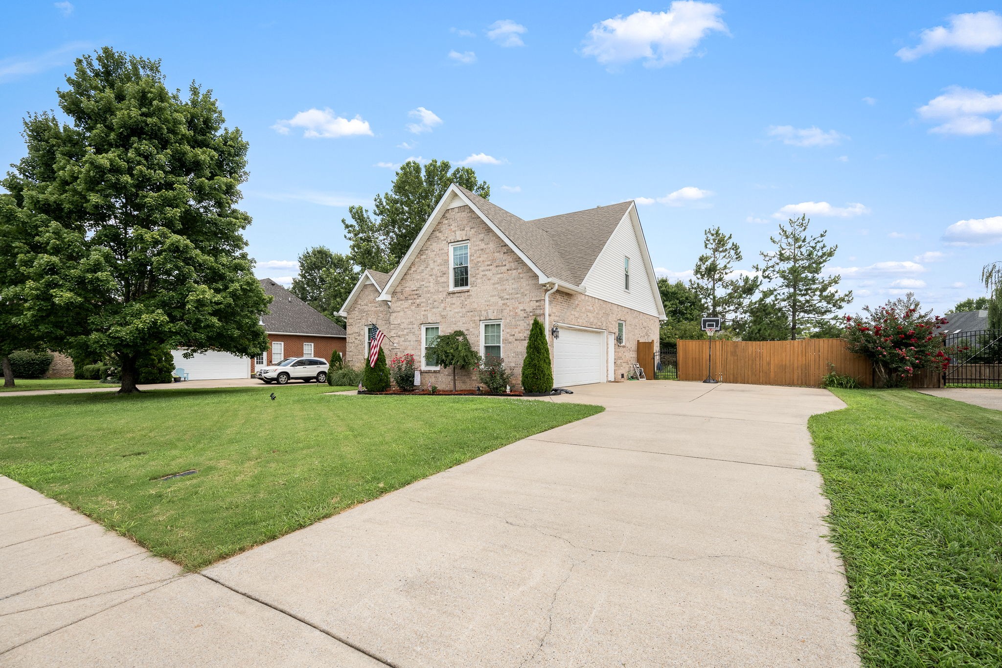 3084 Vicwood Dr