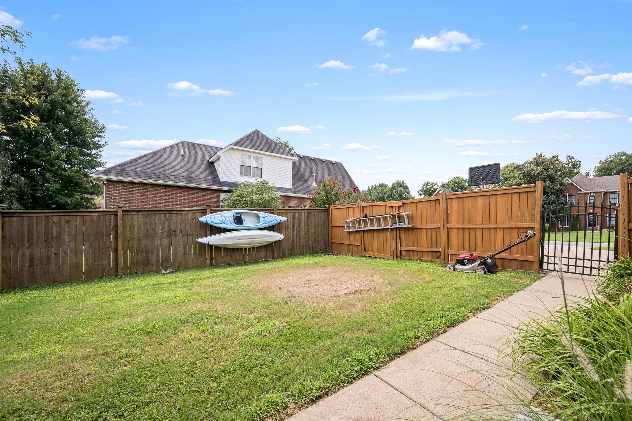 3084 Vicwood Dr