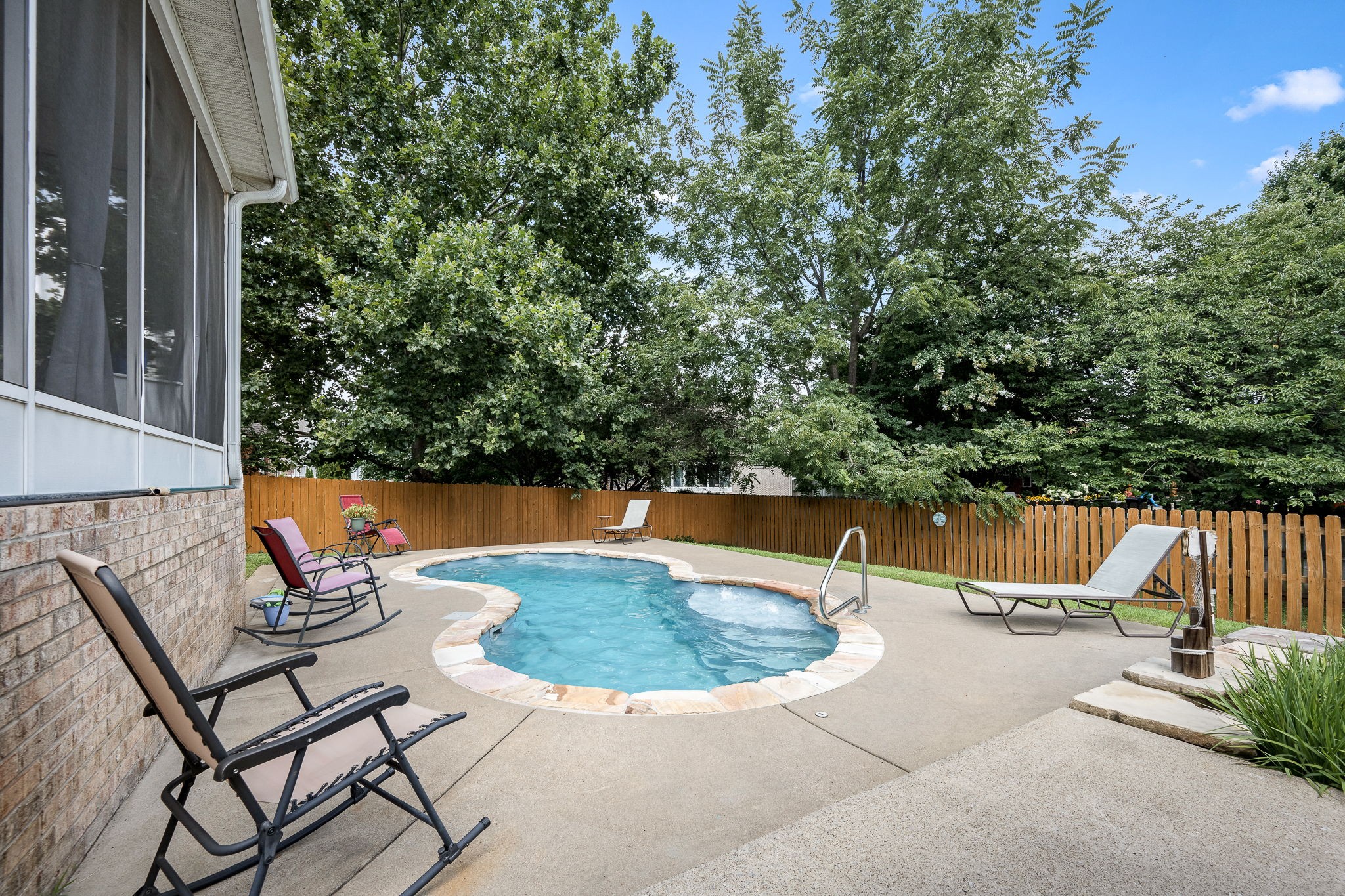 3084 Vicwood Dr
