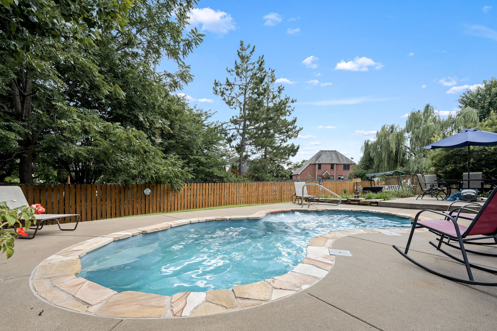 3084 Vicwood Dr