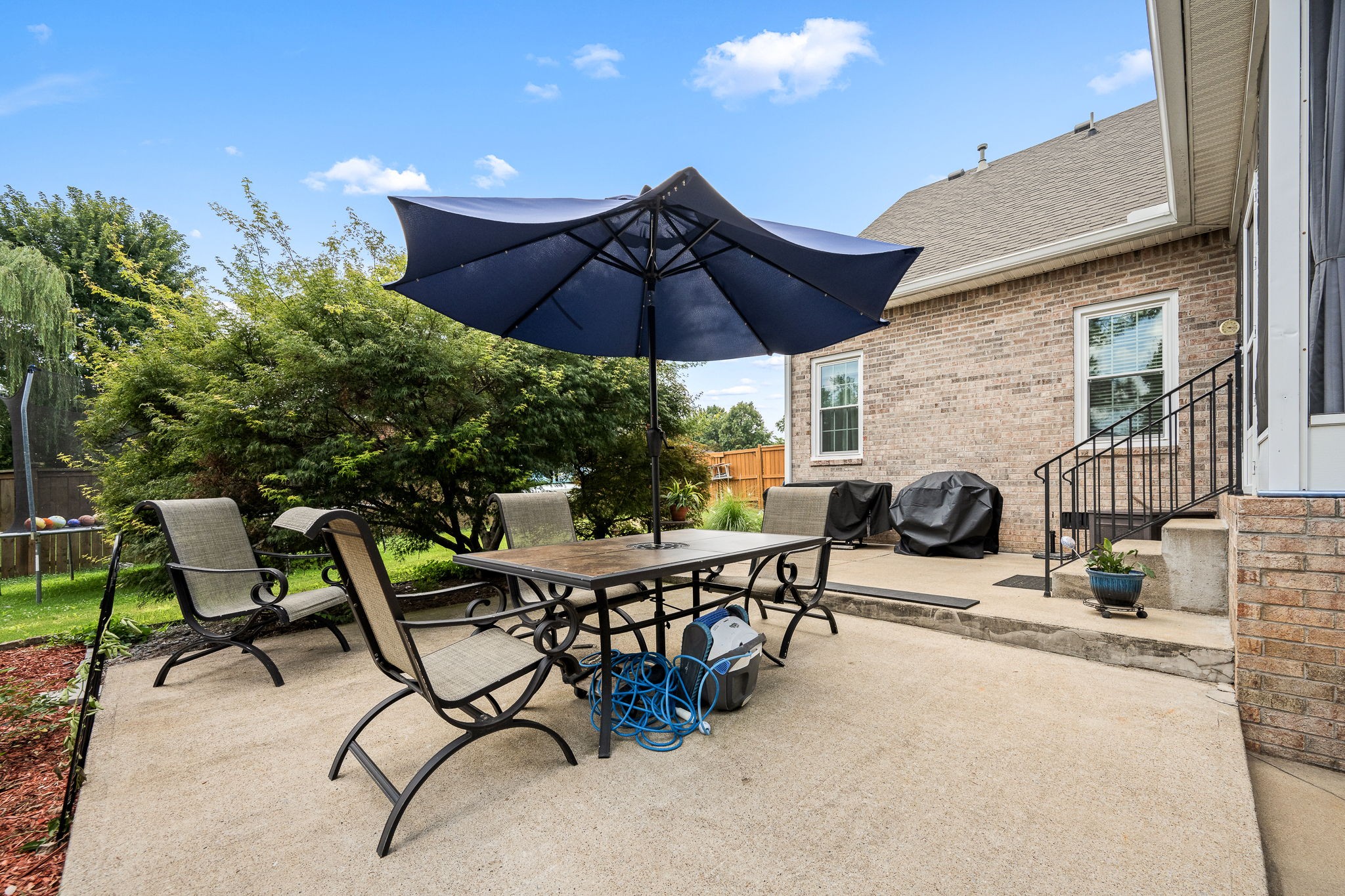 3084 Vicwood Dr
