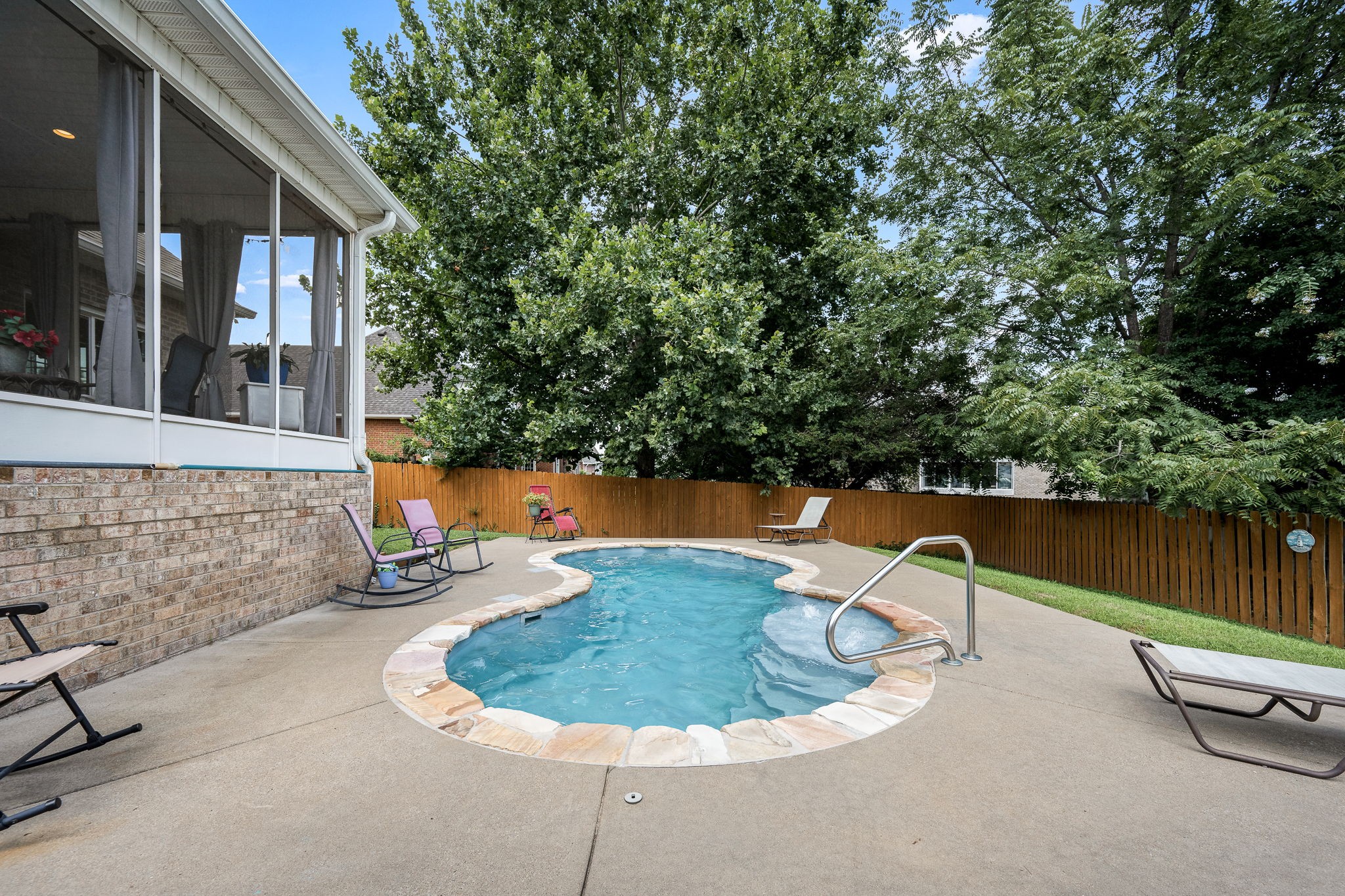 3084 Vicwood Dr