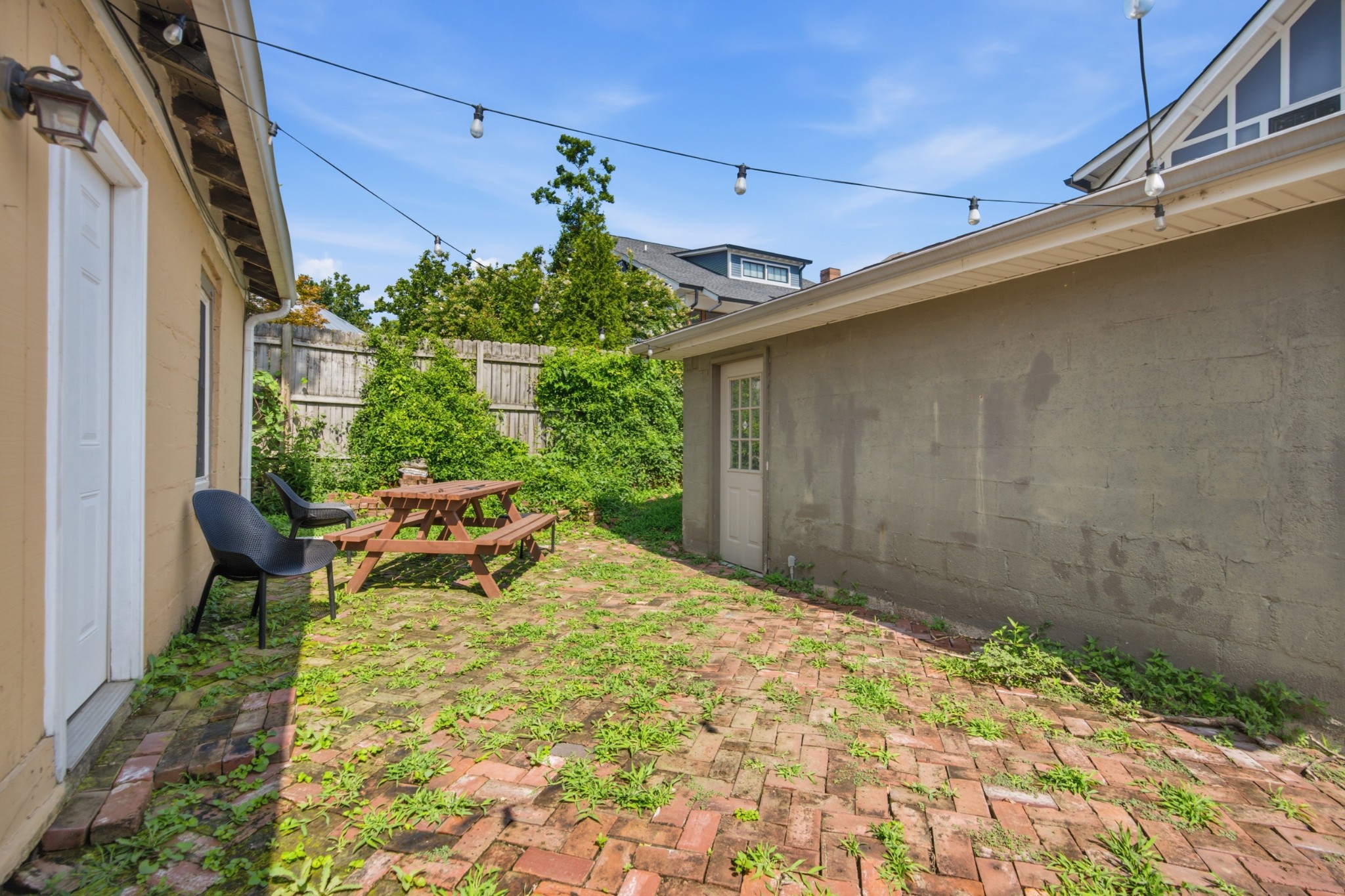 1205 Russell St