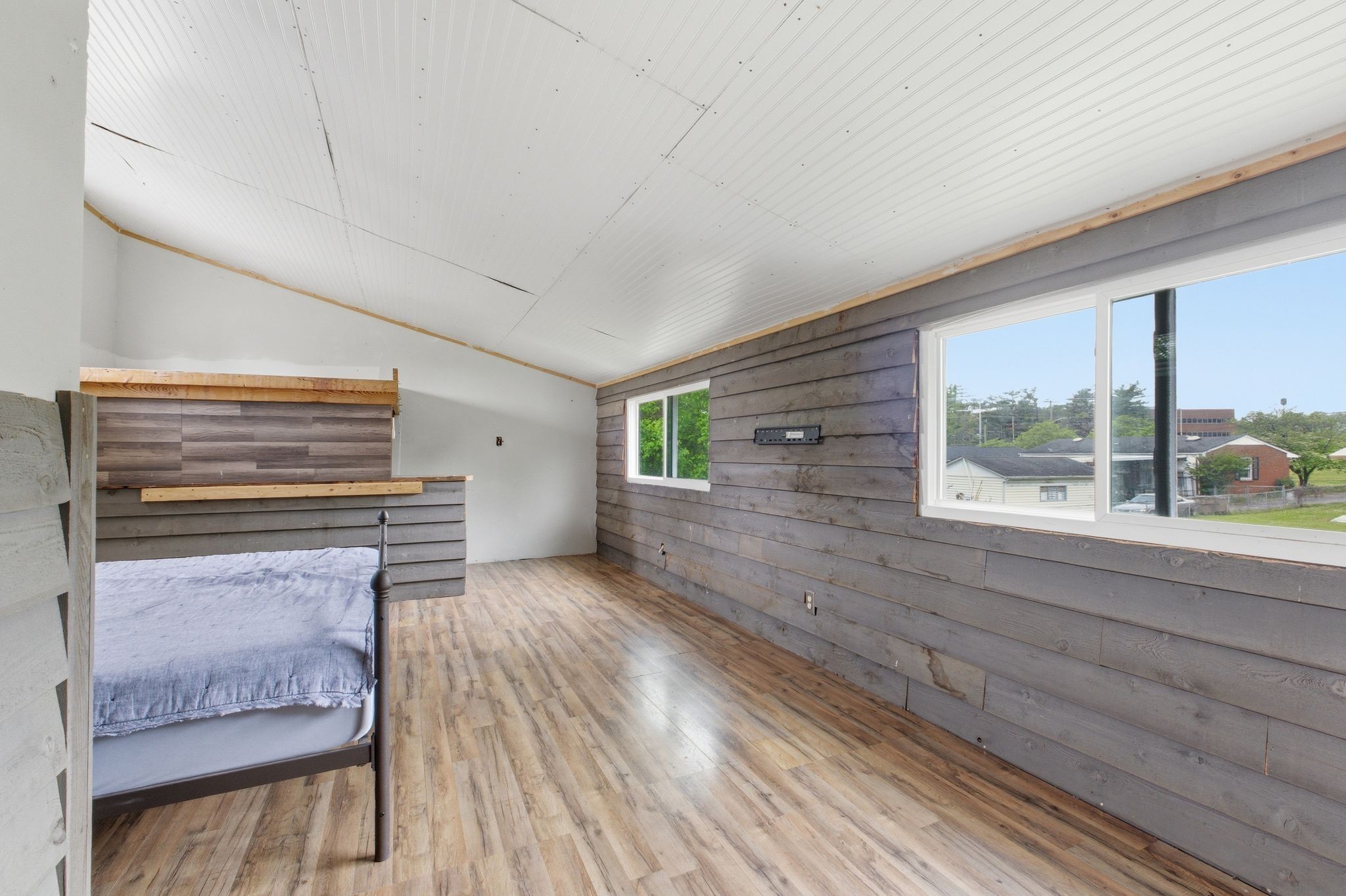 952 Colfax Drive