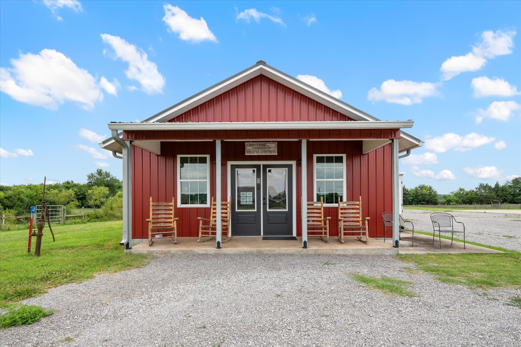 221 Eady Rd