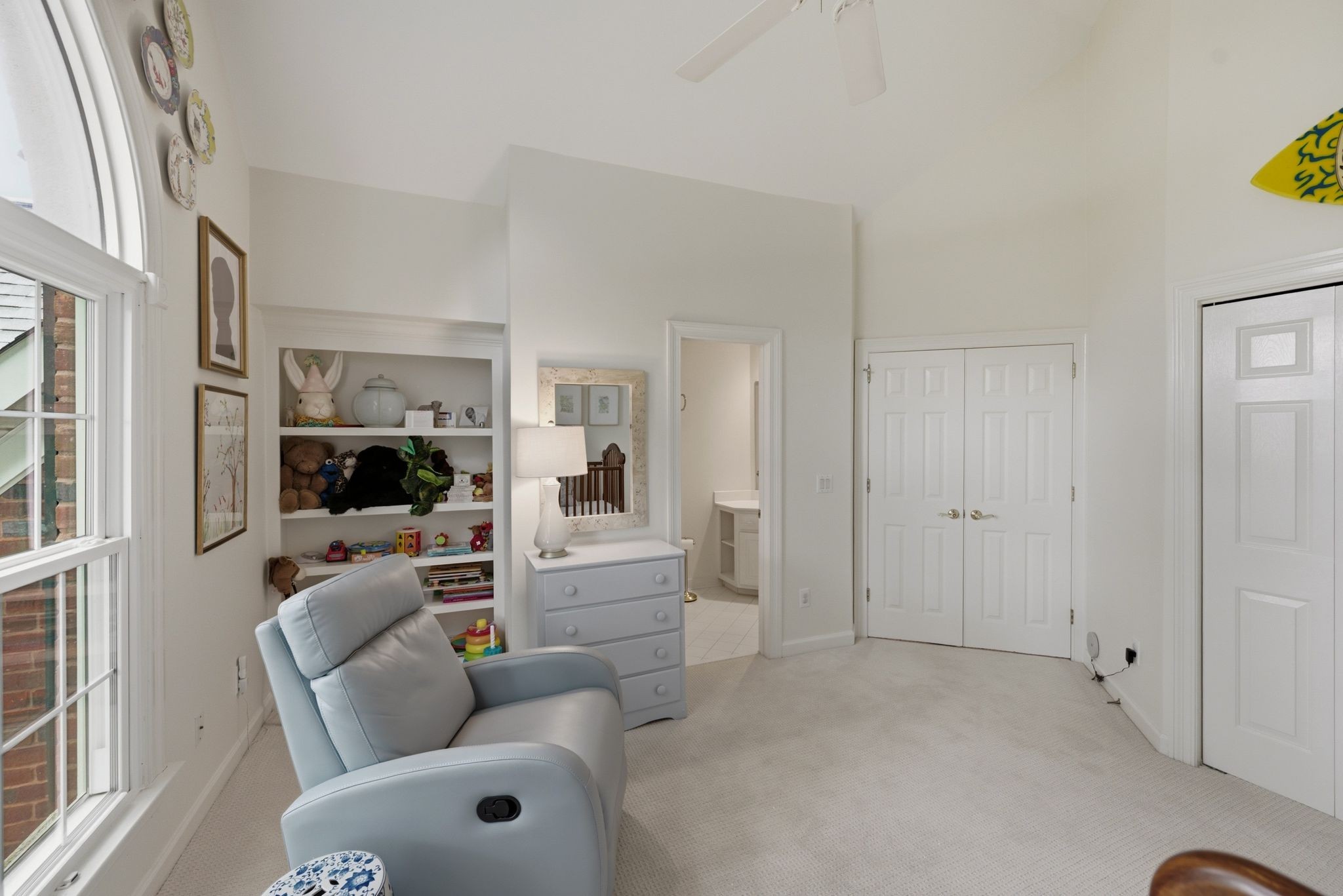 1076 Wilshire Way