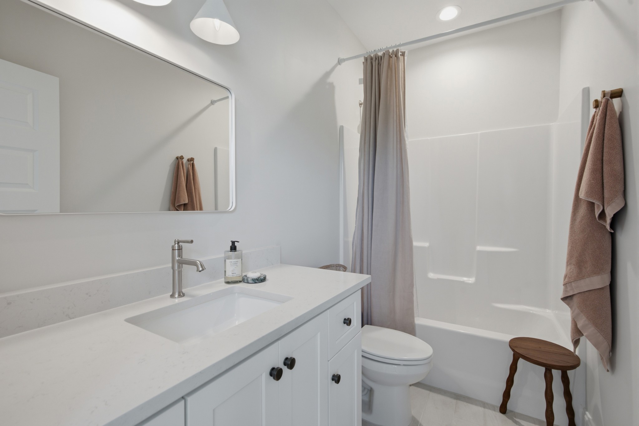 2085 Hollydale Aly