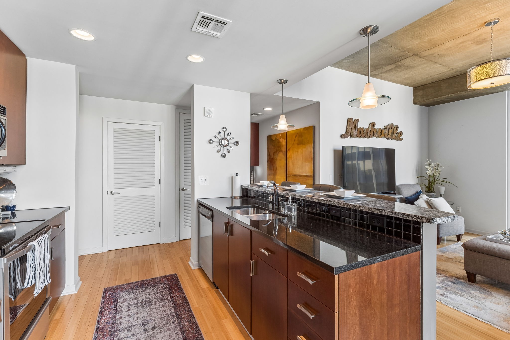 415 Church St Unit: 1103