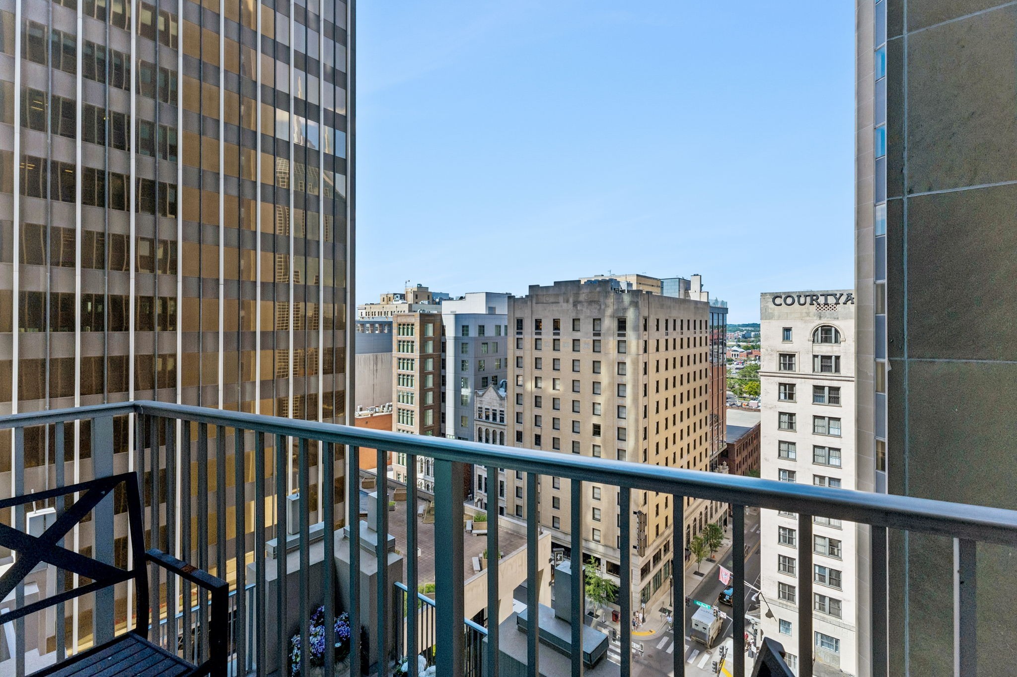 415 Church St Unit: 1103