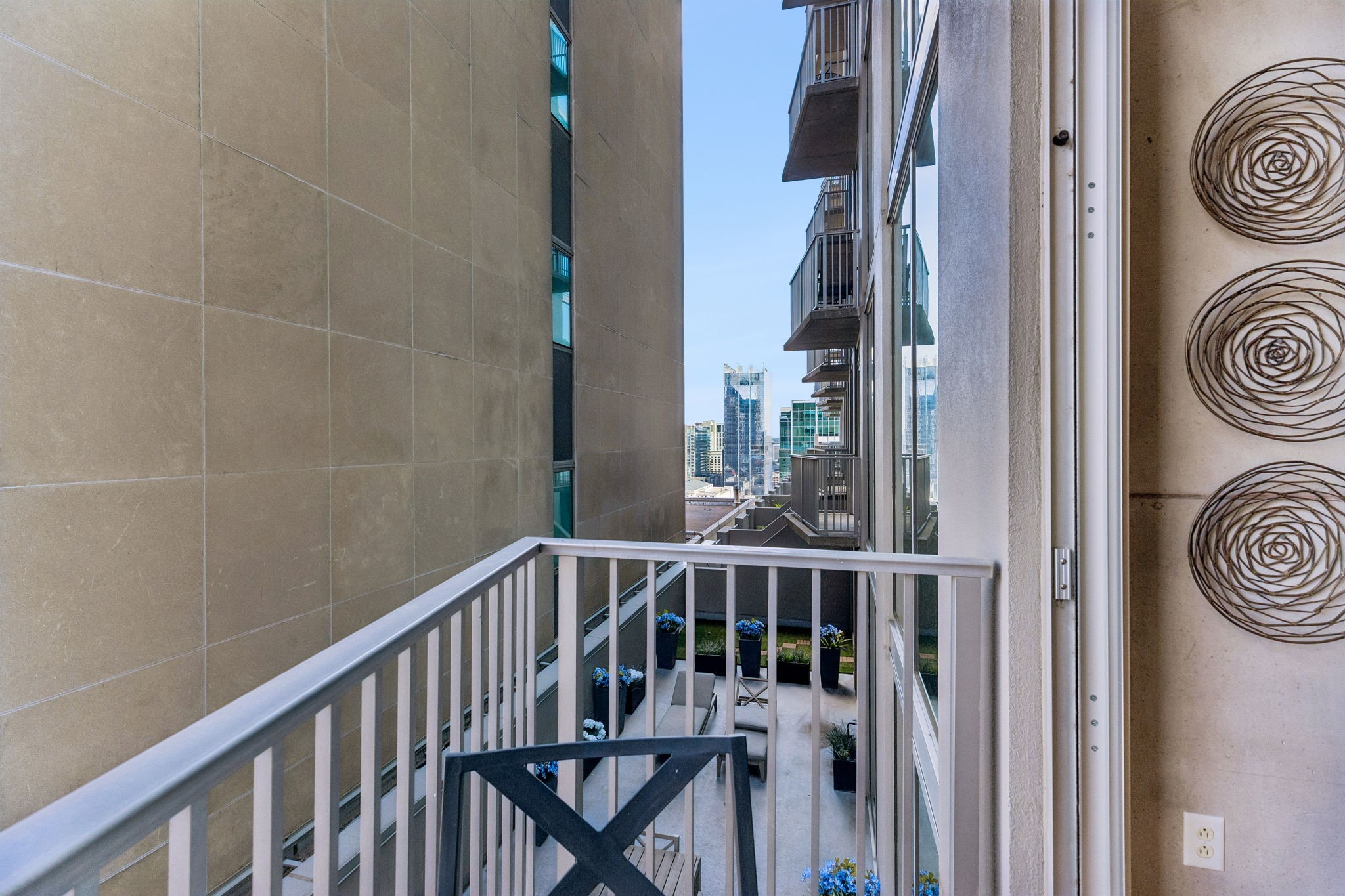 415 Church St Unit: 1103
