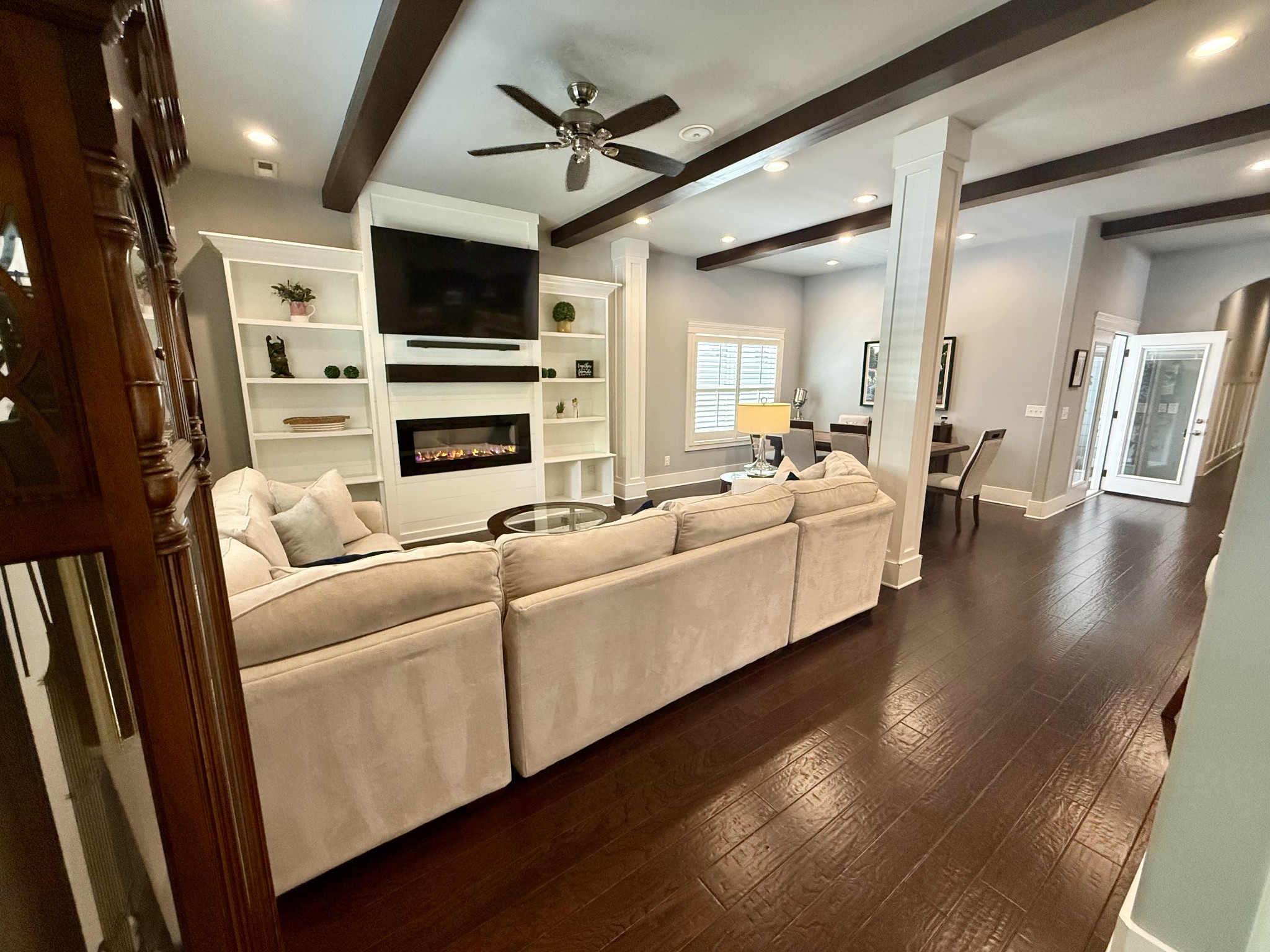 5964 Cottingham Dr