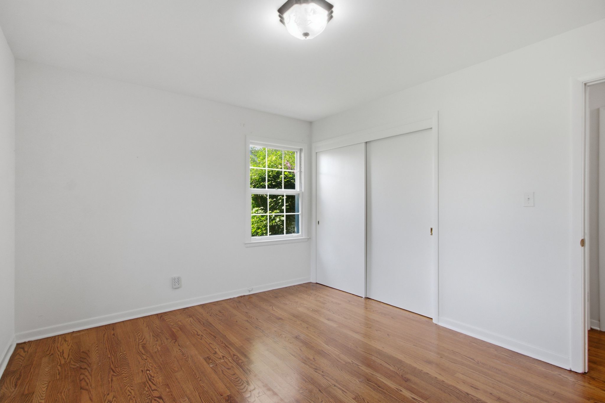 903 Hillsboro Rd