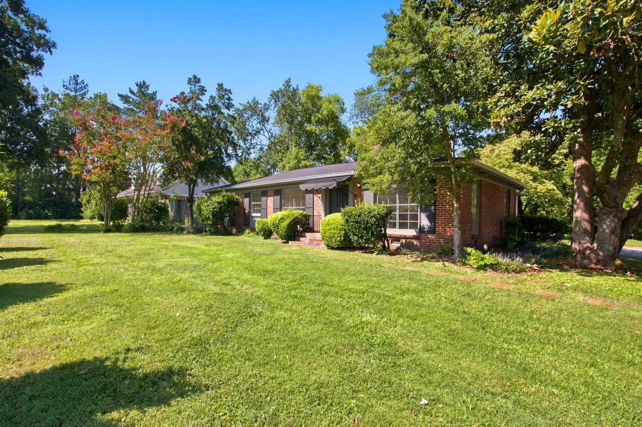 903 Hillsboro Rd