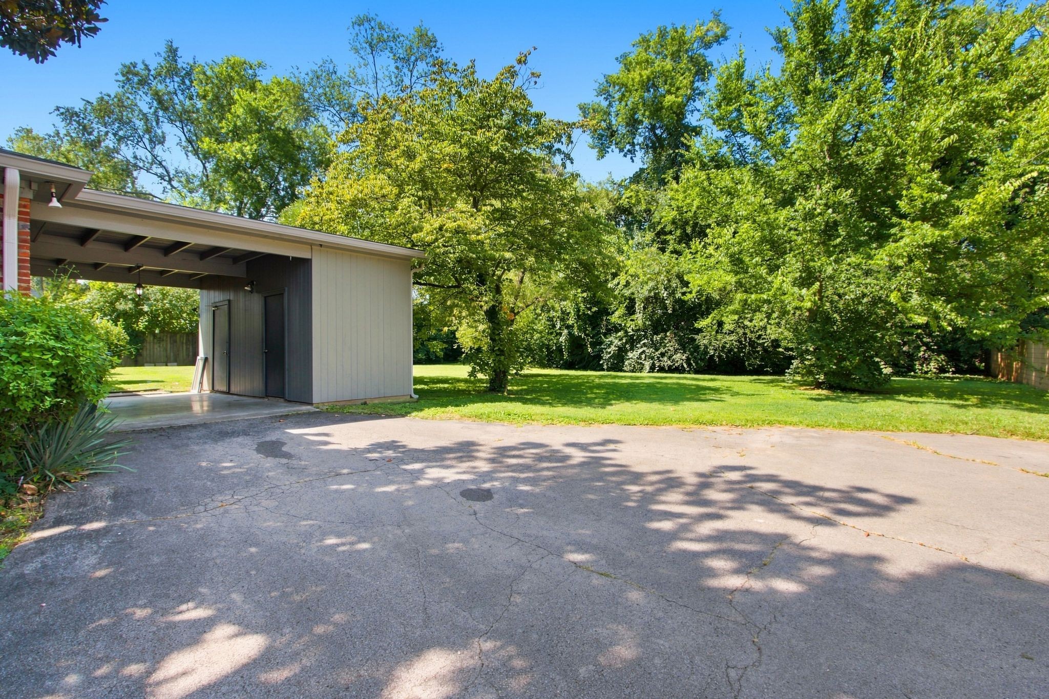 903 Hillsboro Rd