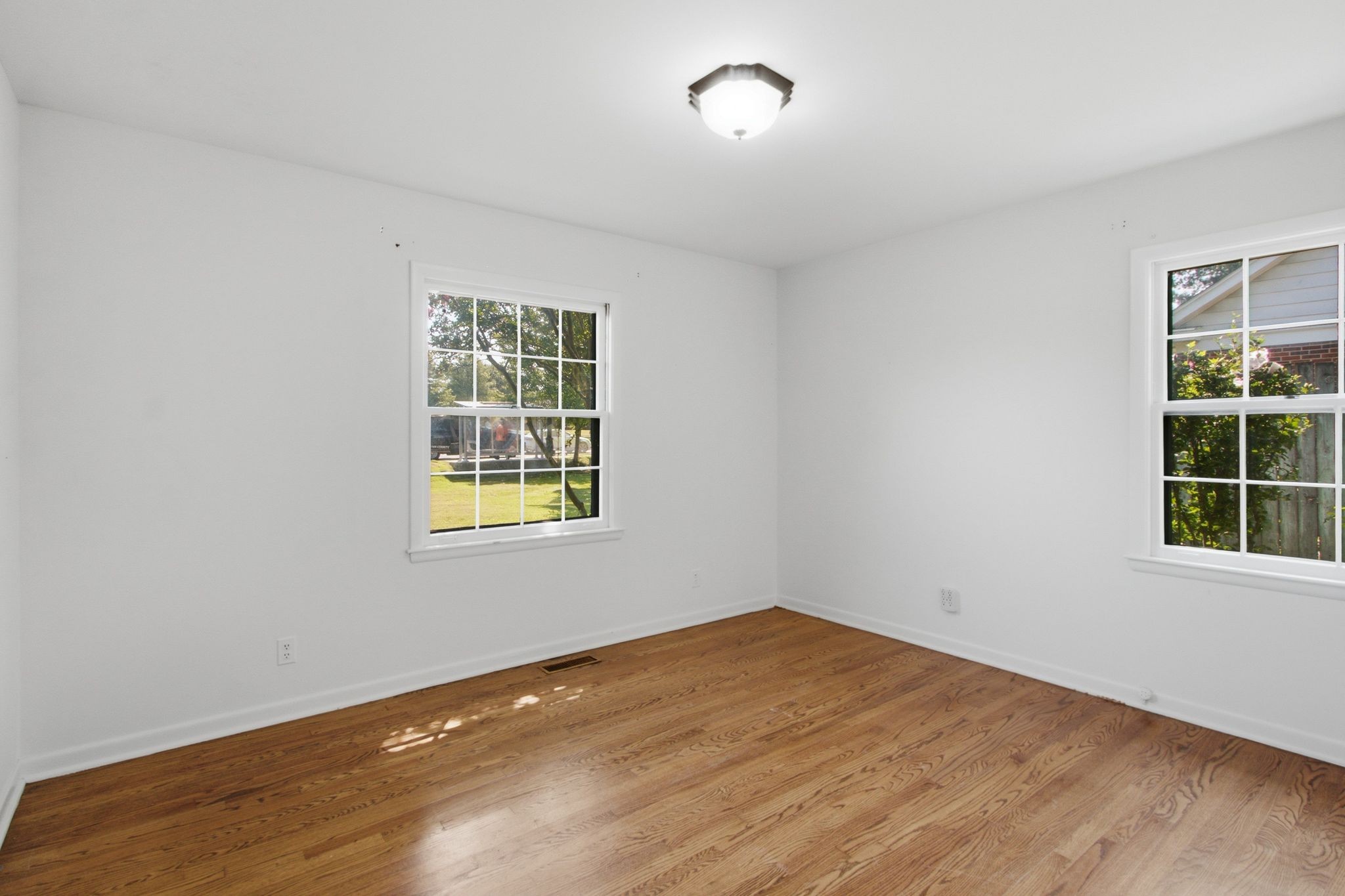 903 Hillsboro Rd