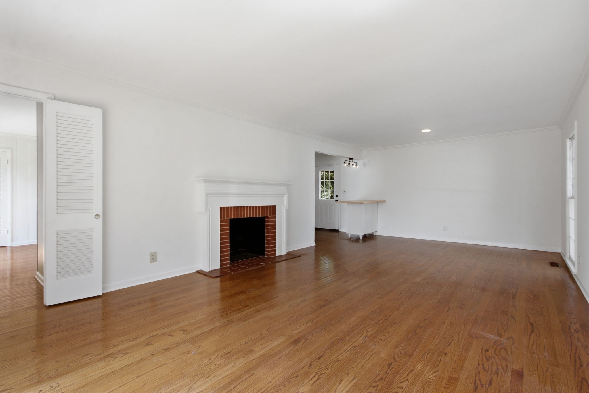 903 Hillsboro Rd