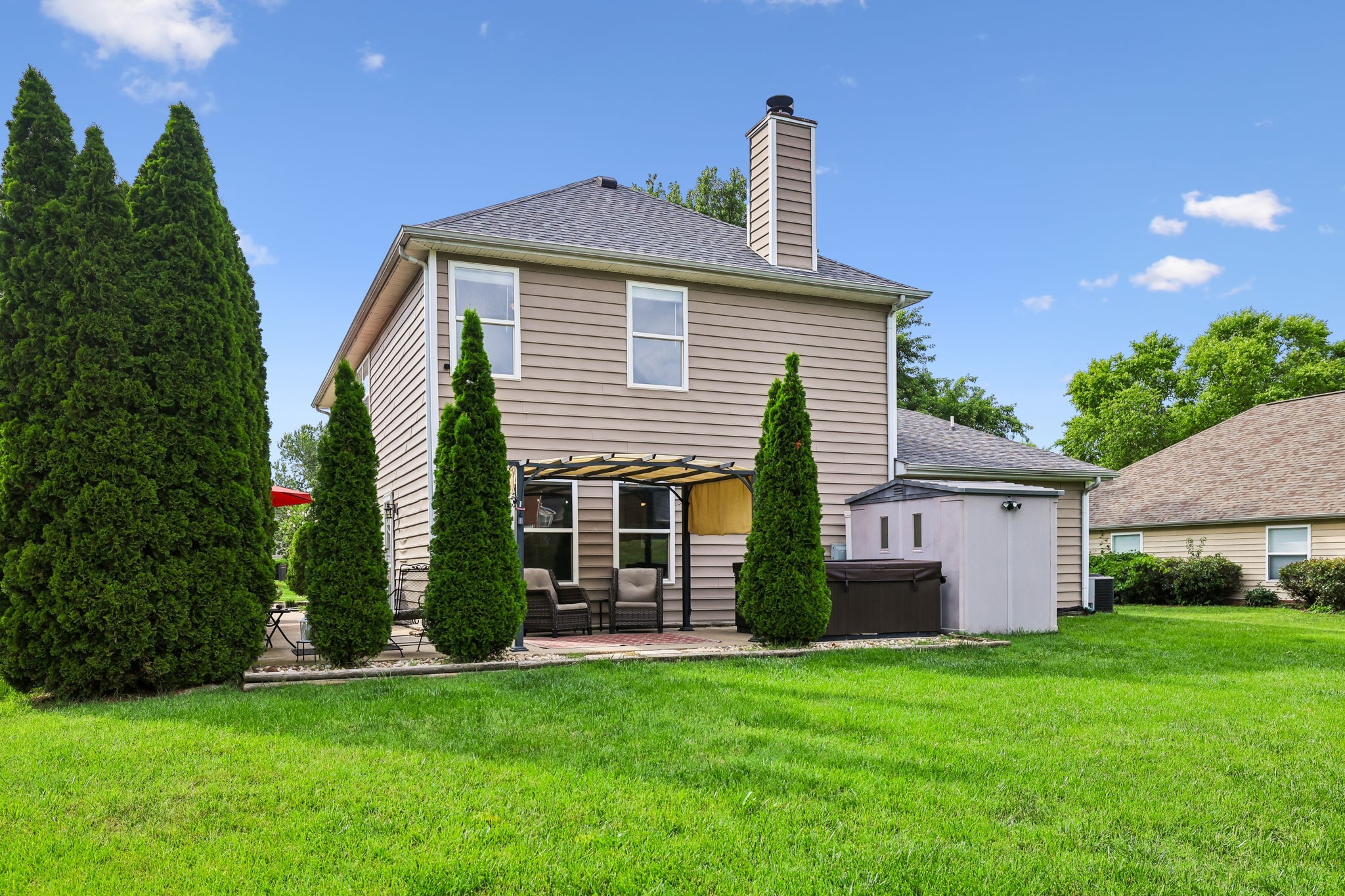 5715 Roxbury Dr