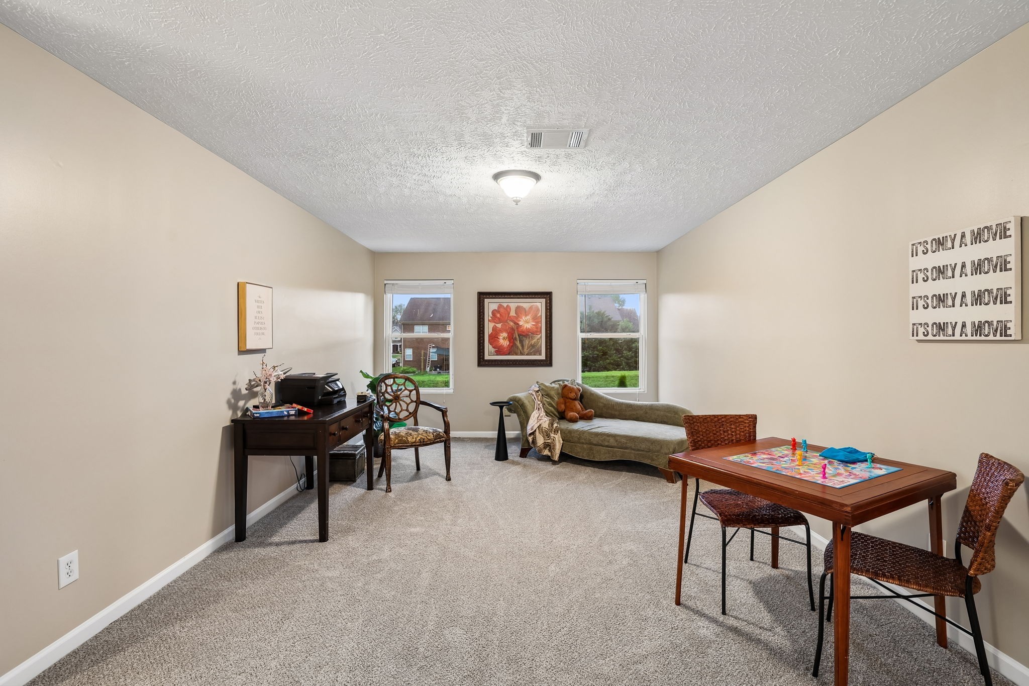 5715 Roxbury Dr