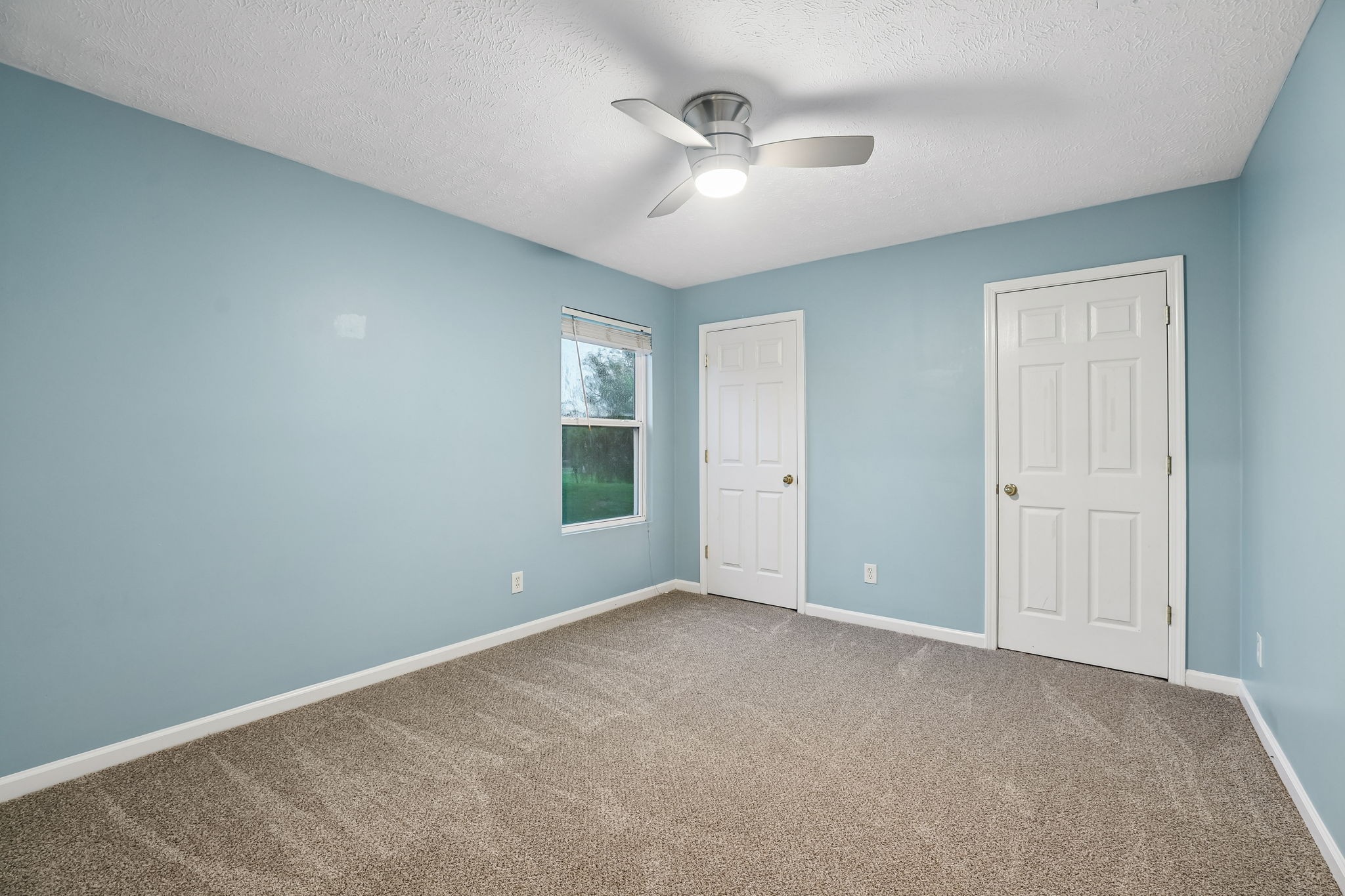 5715 Roxbury Dr