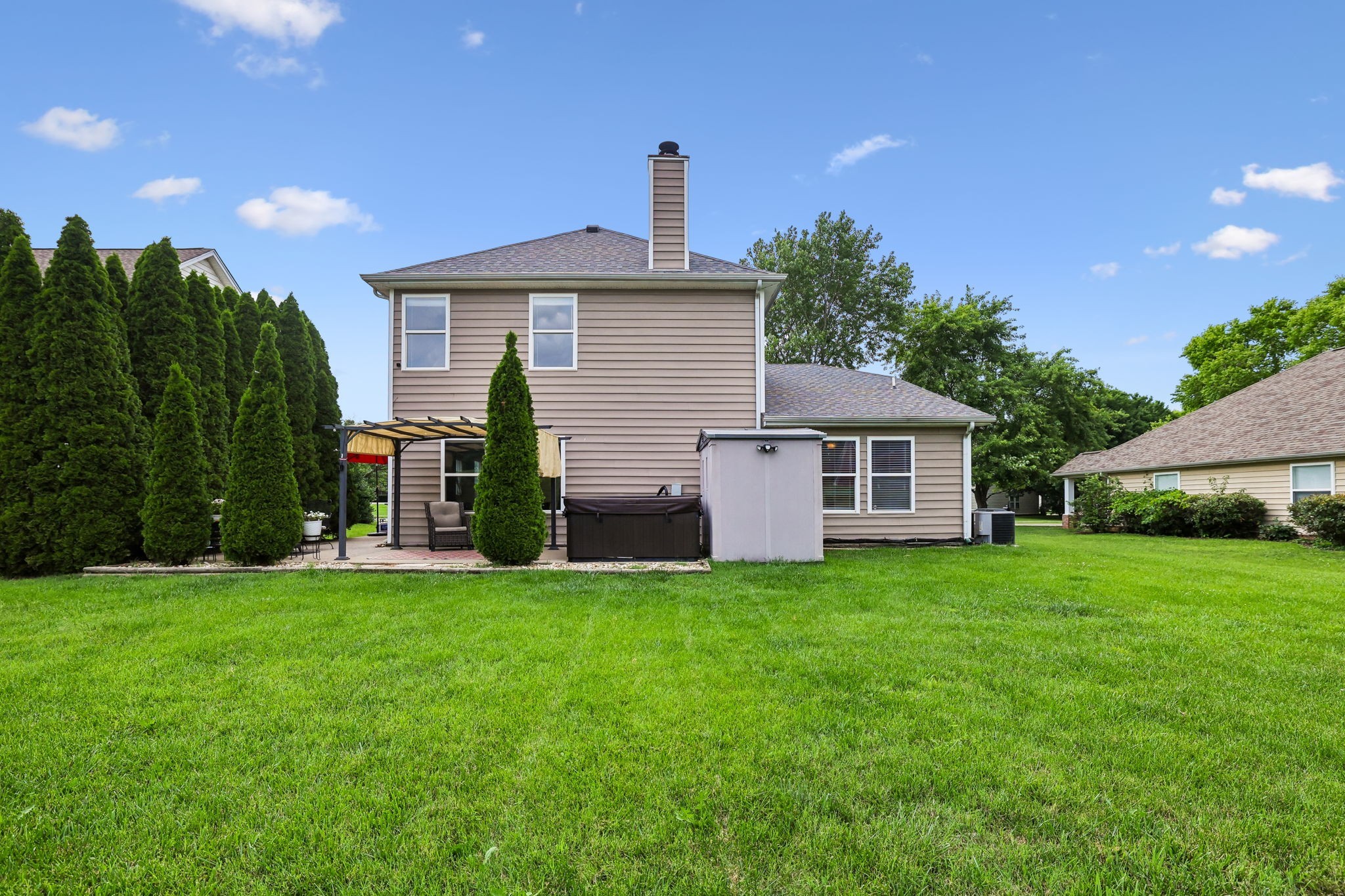 5715 Roxbury Dr