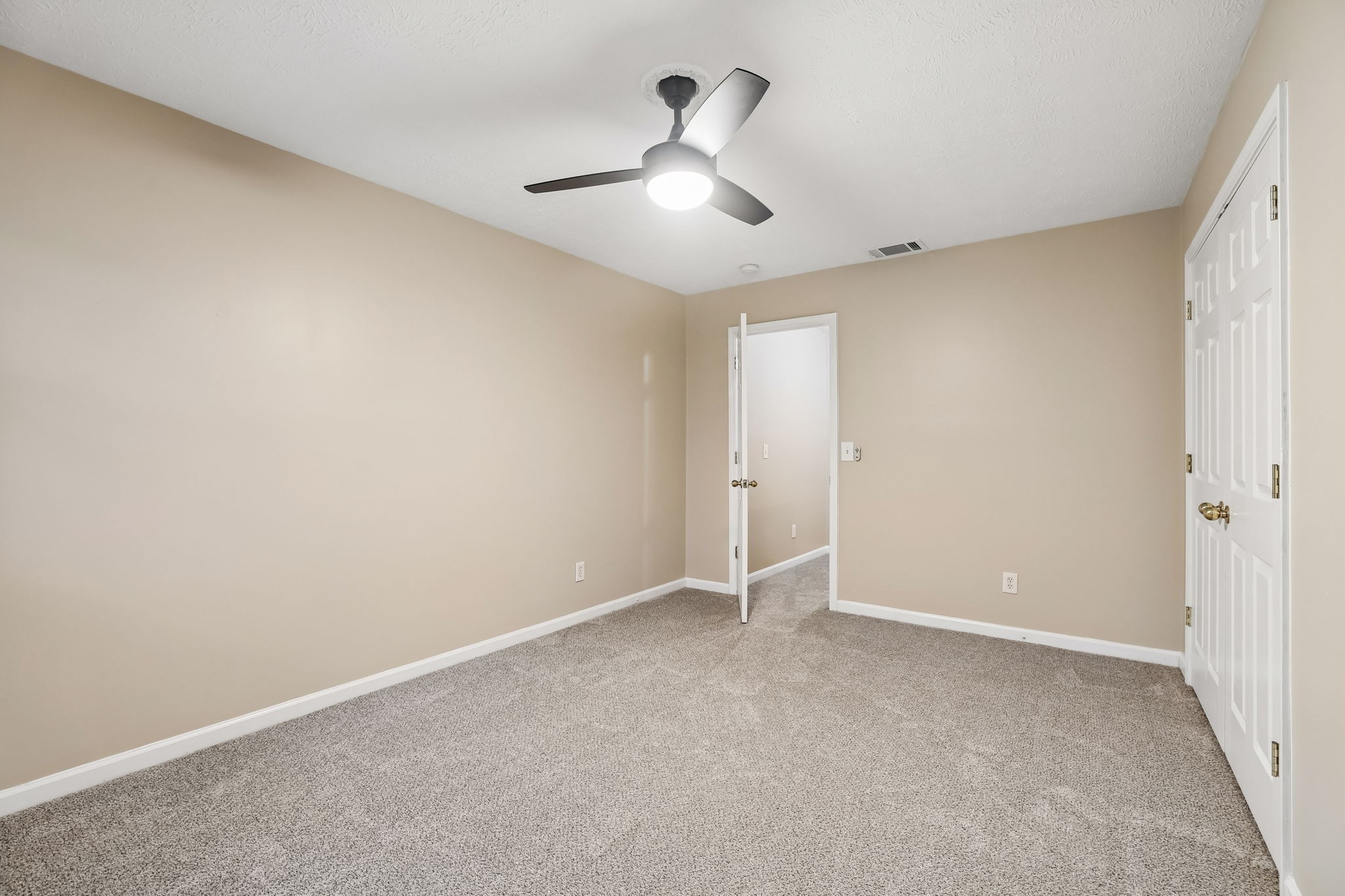 5715 Roxbury Dr