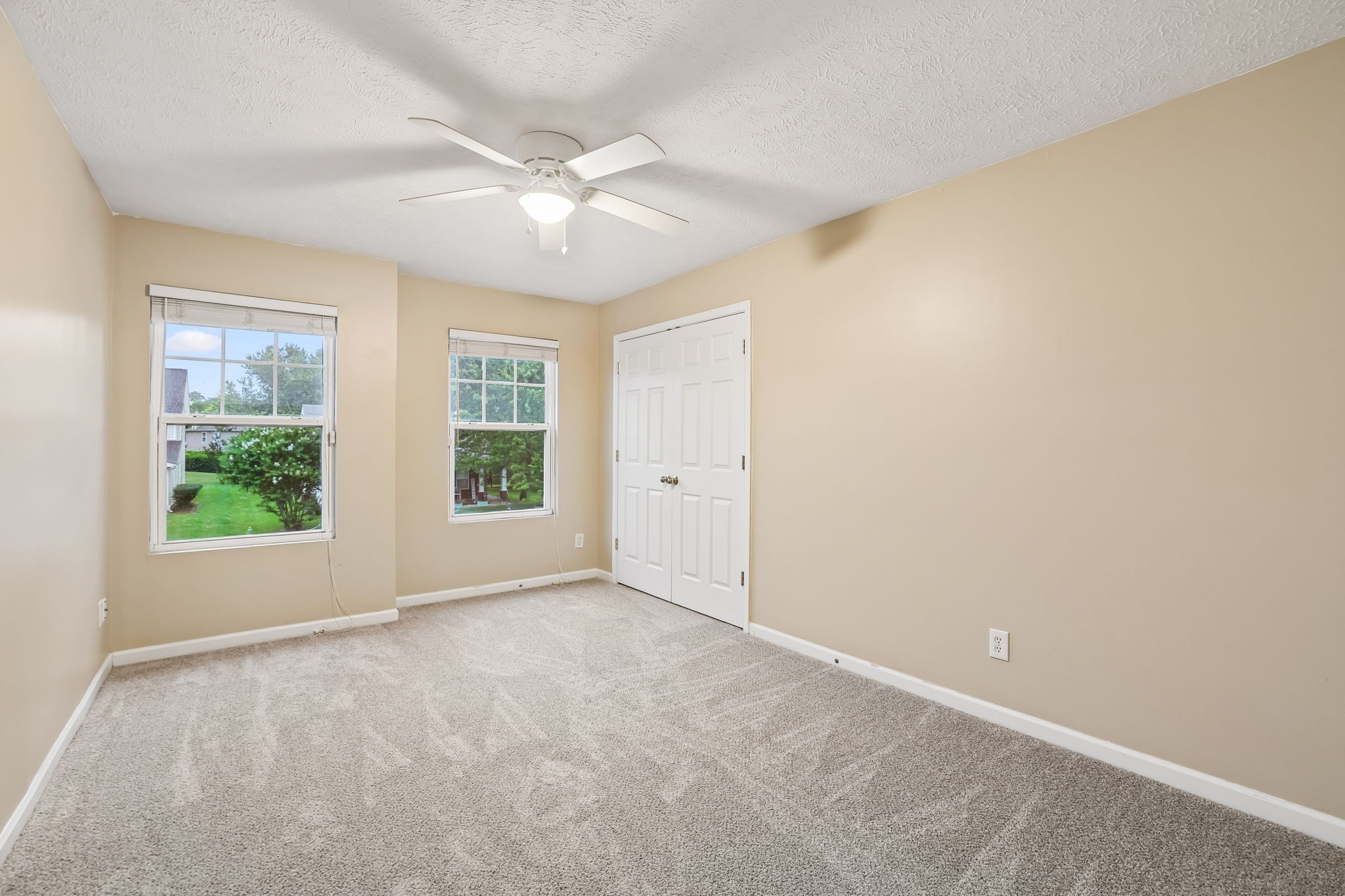 5715 Roxbury Dr