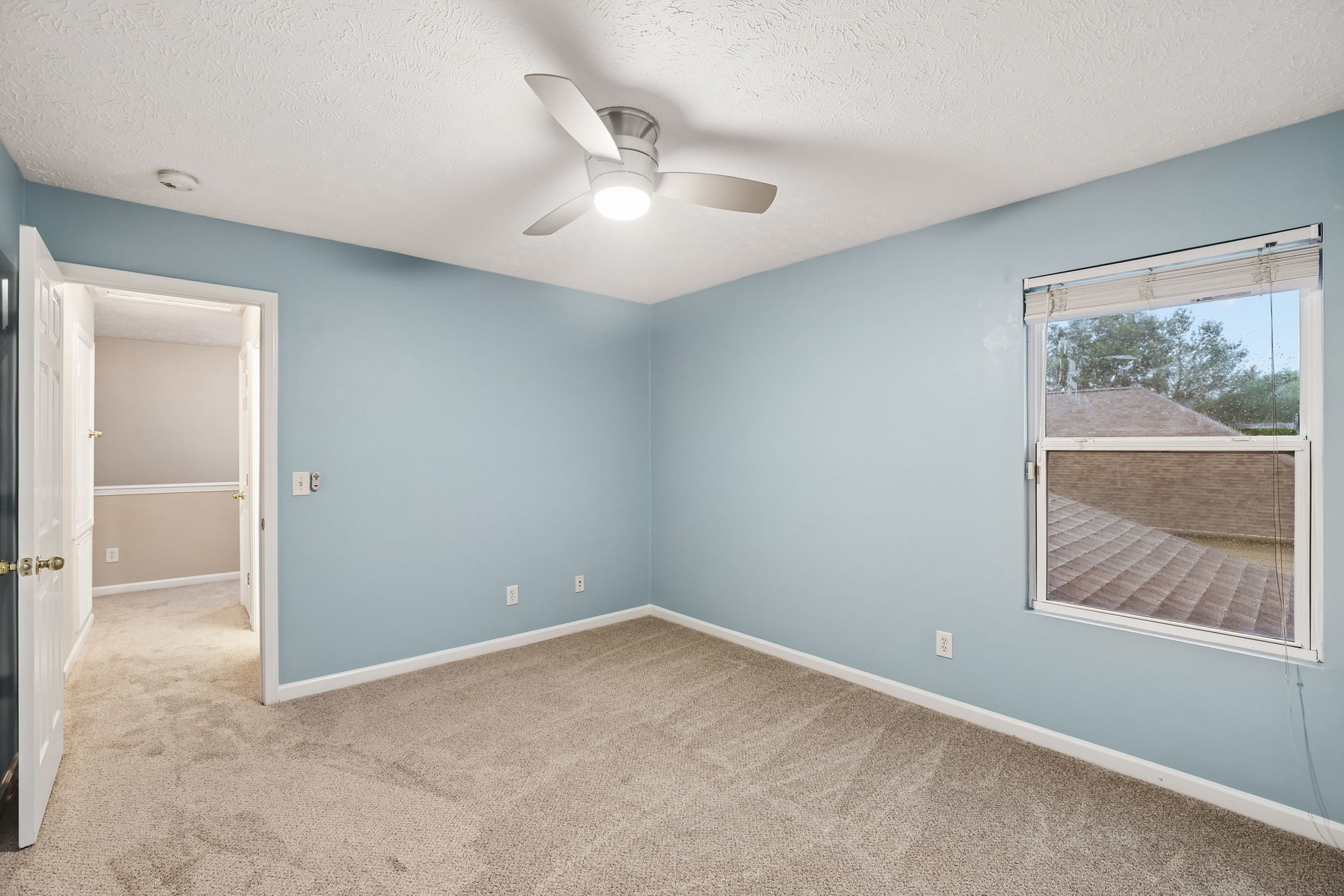 5715 Roxbury Dr