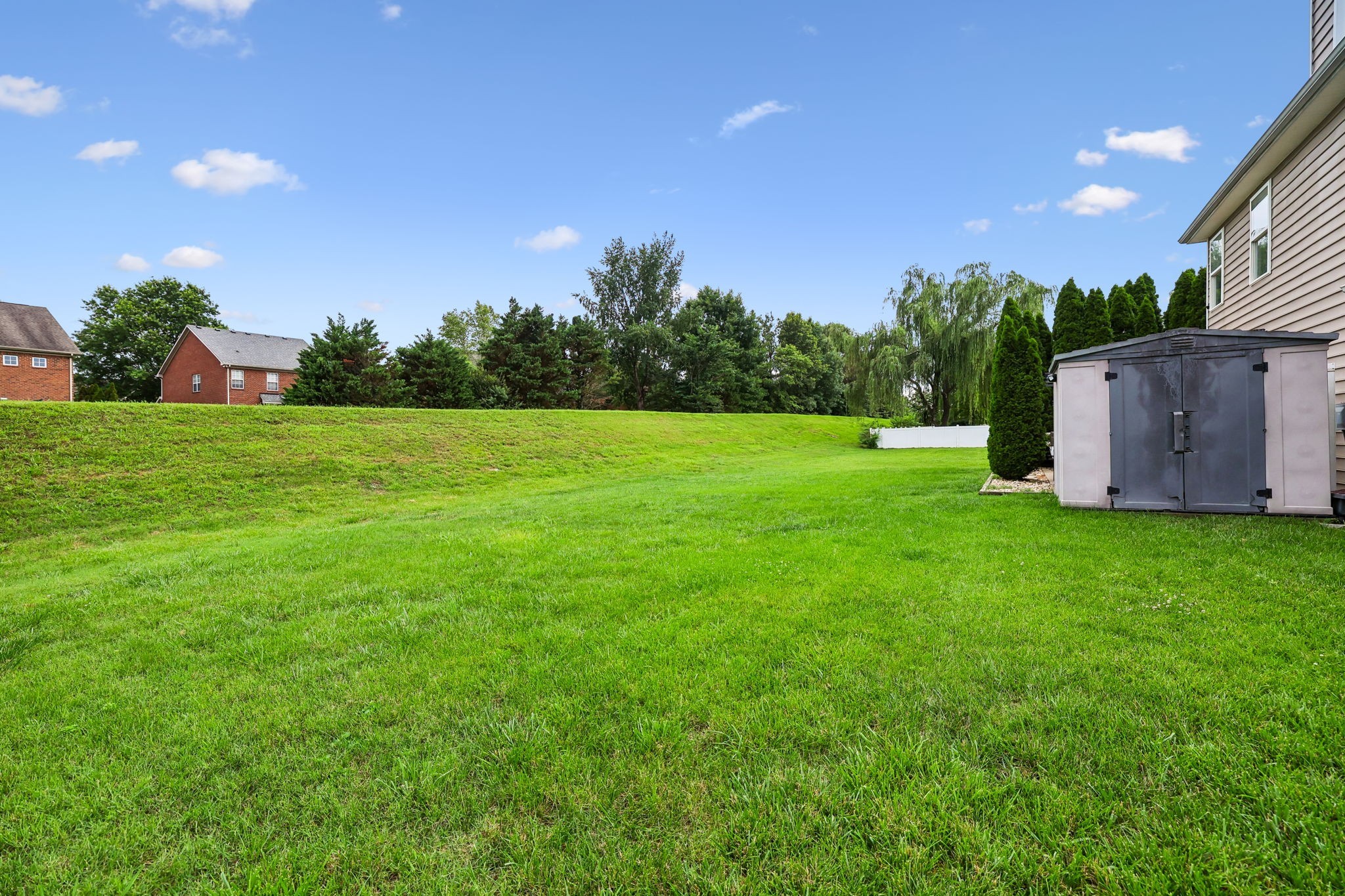 5715 Roxbury Dr