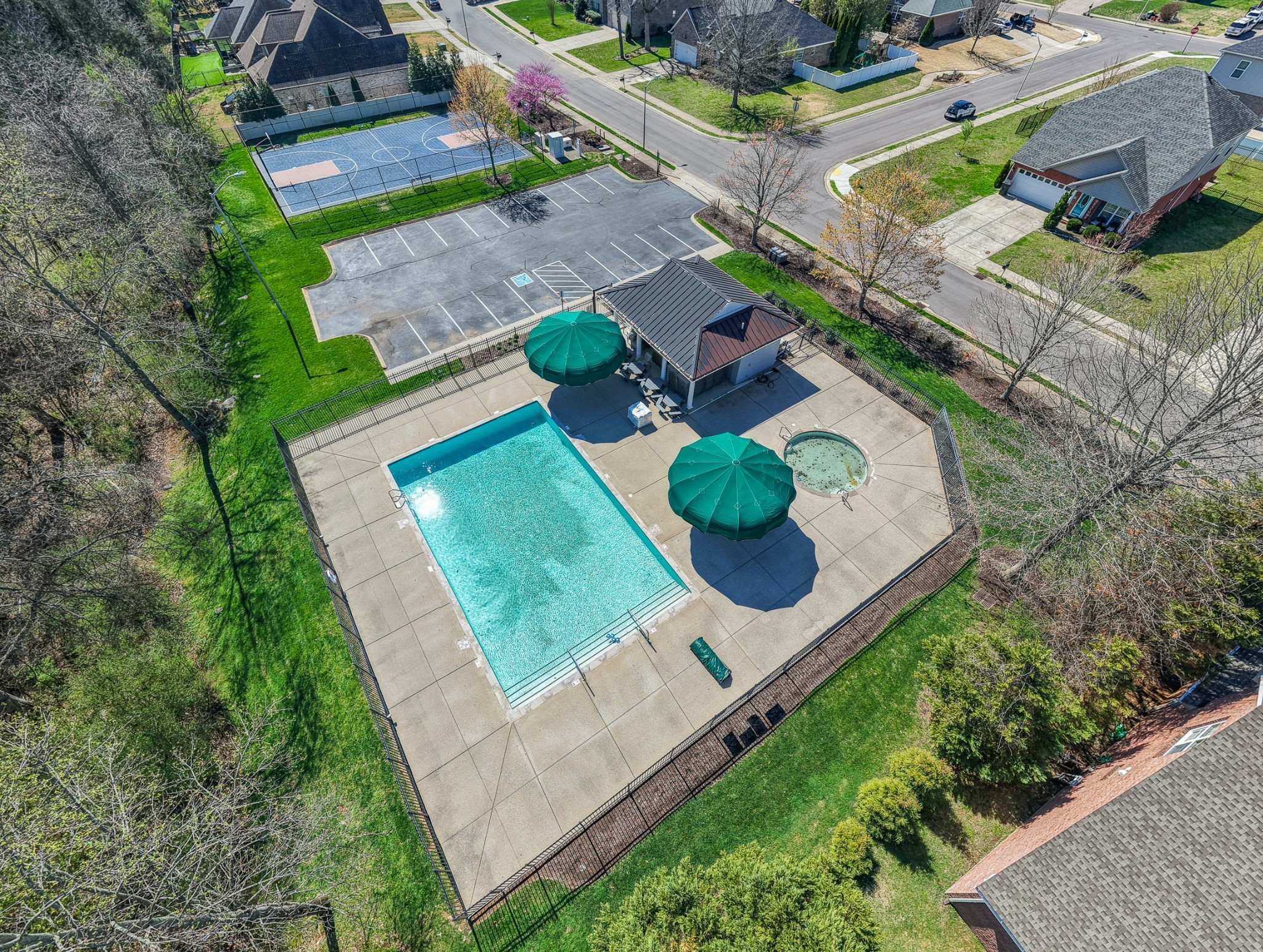 5715 Roxbury Dr