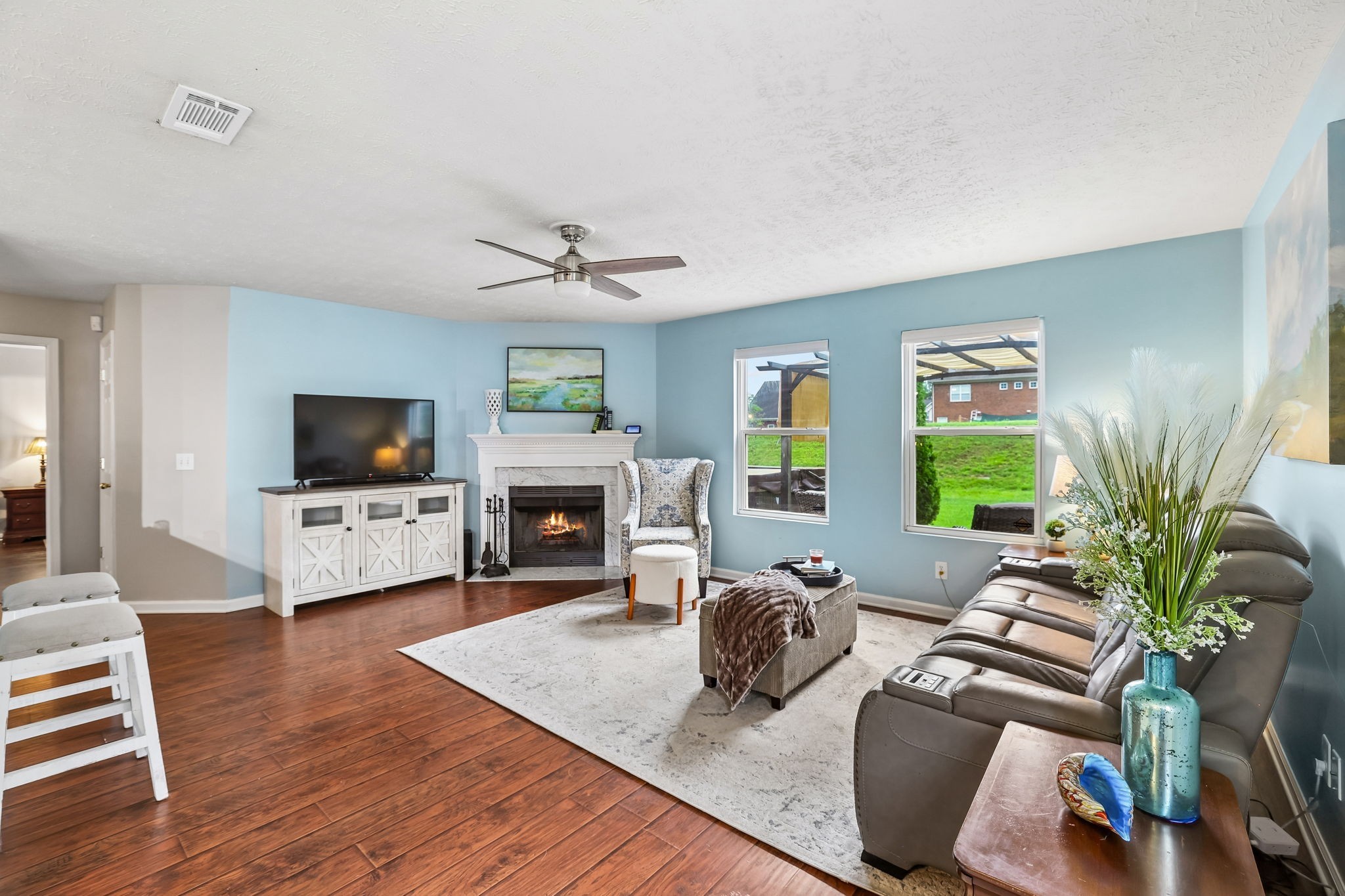 5715 Roxbury Dr