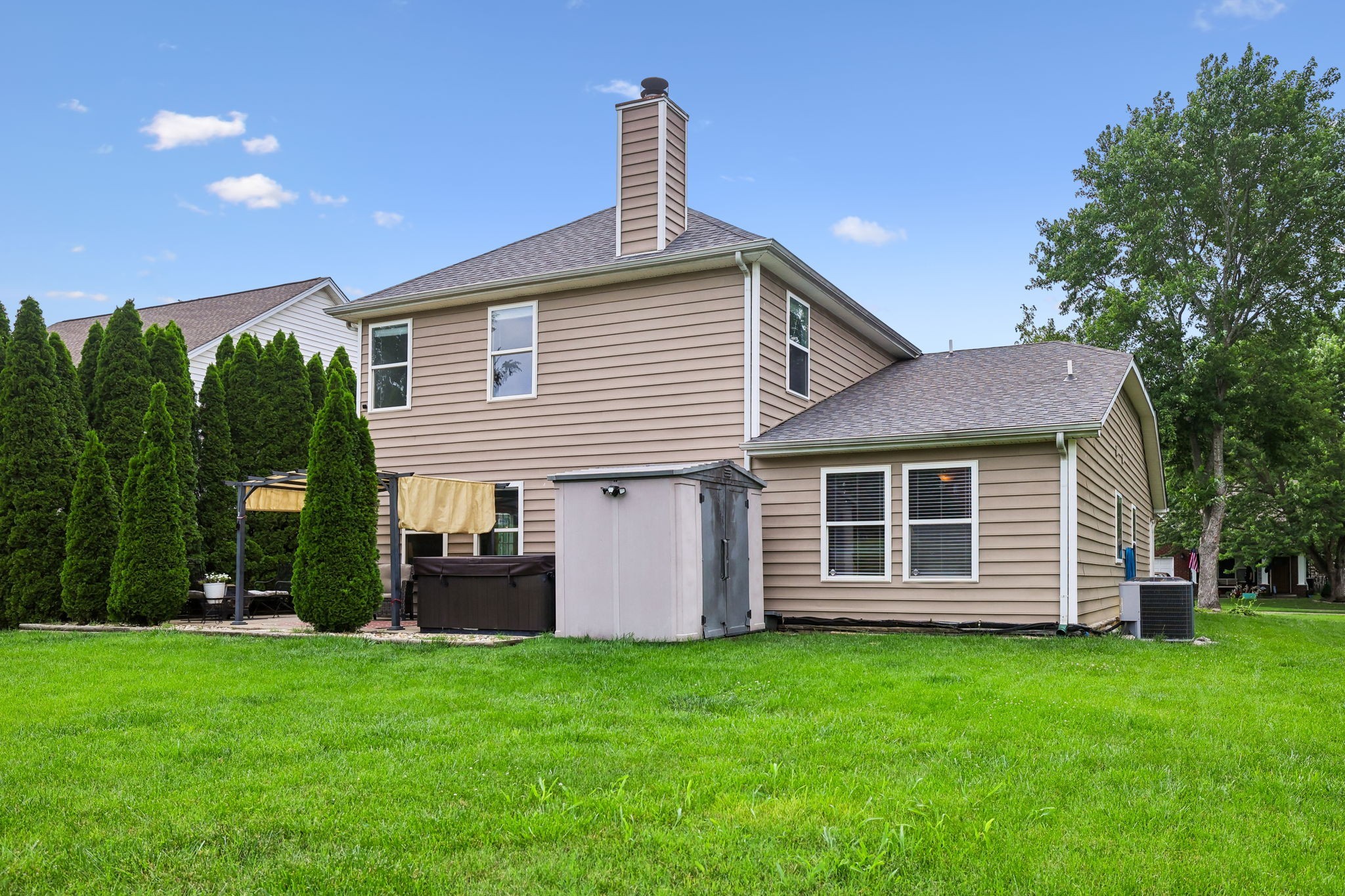 5715 Roxbury Dr