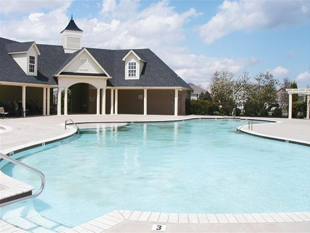 5715 Roxbury Dr