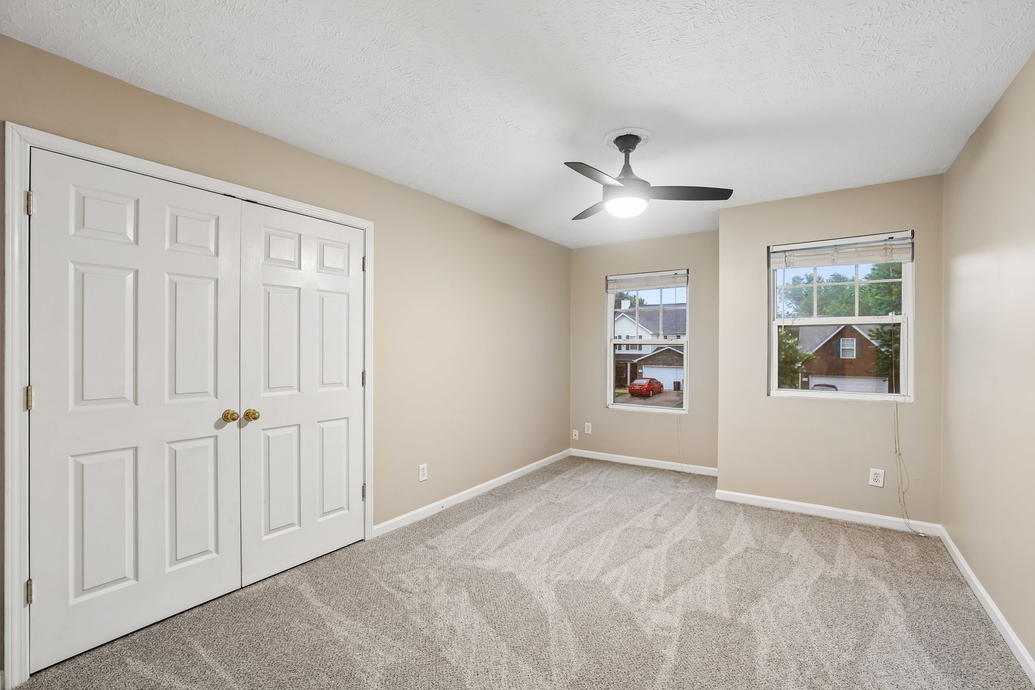 5715 Roxbury Dr