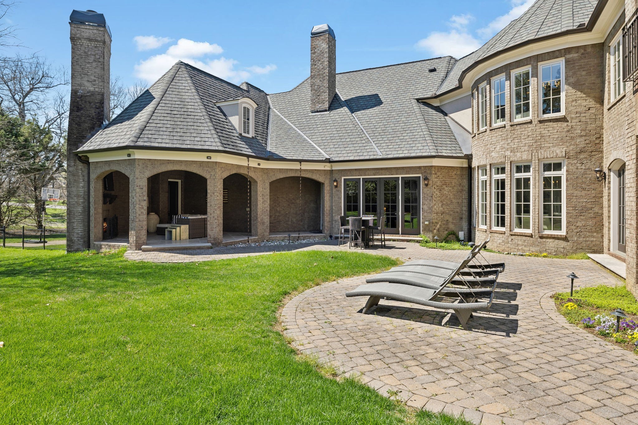 2323 Woodmont Blvd