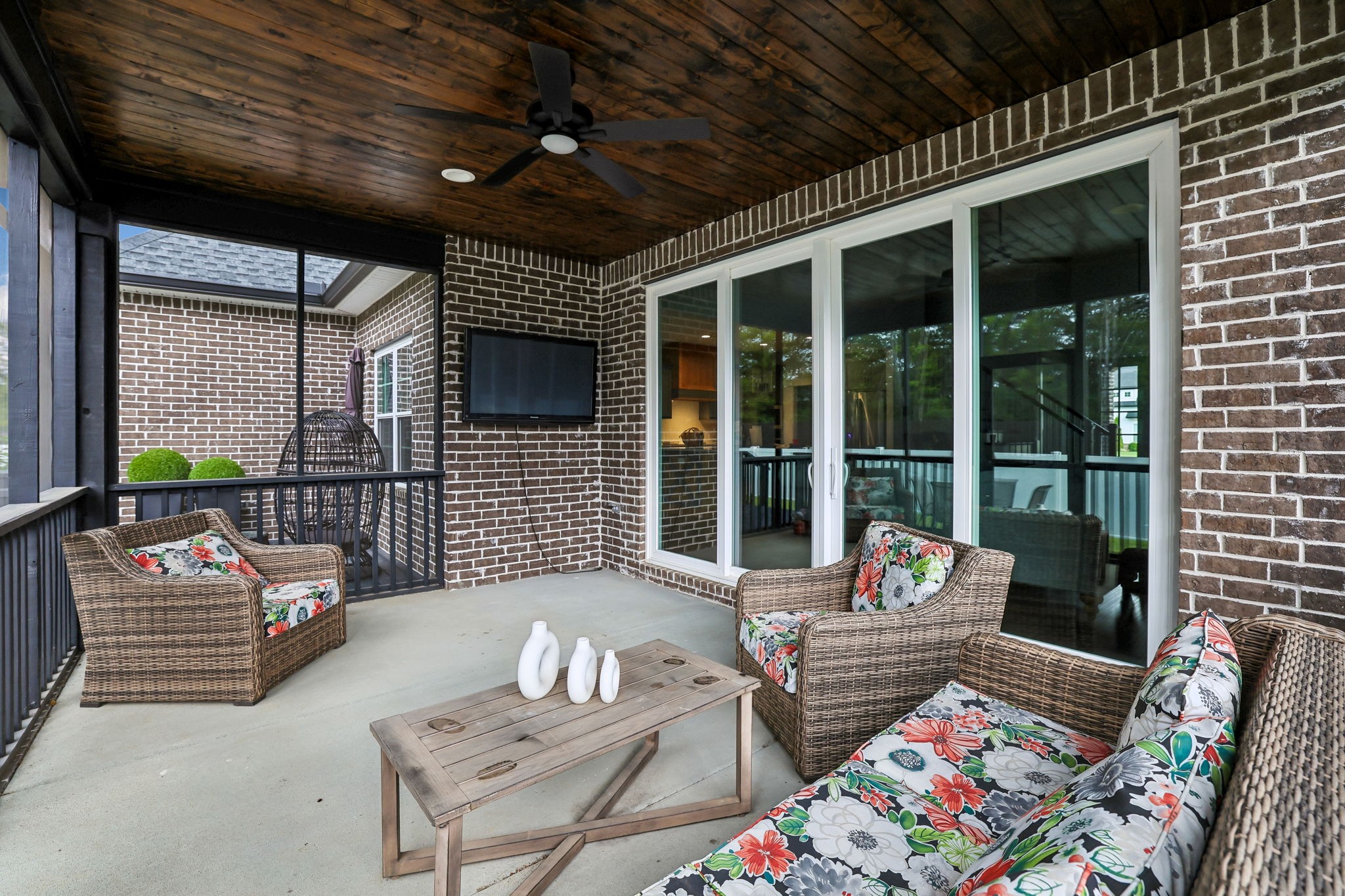 2614 Holly Springs Dr
