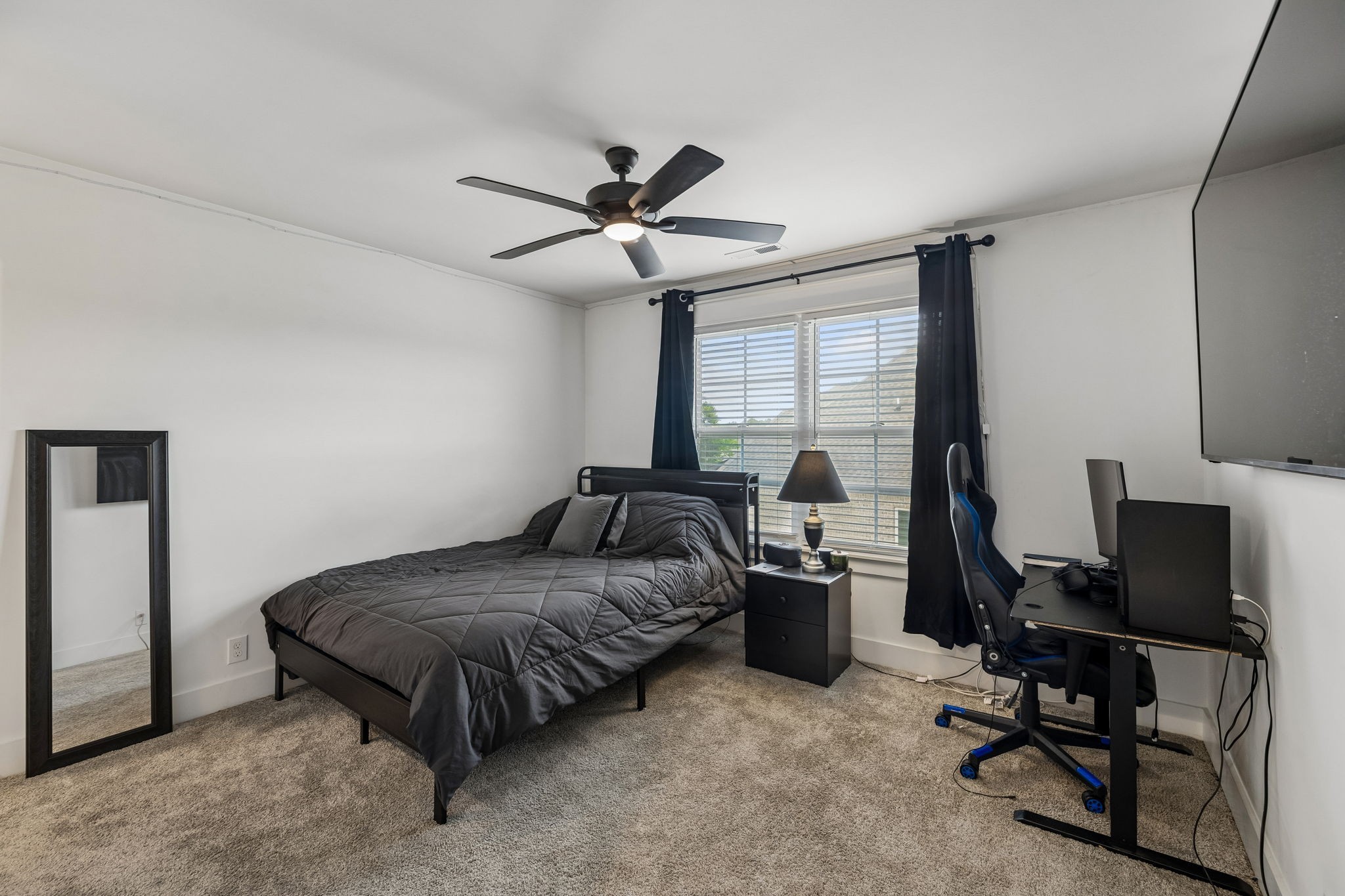 2614 Holly Springs Dr