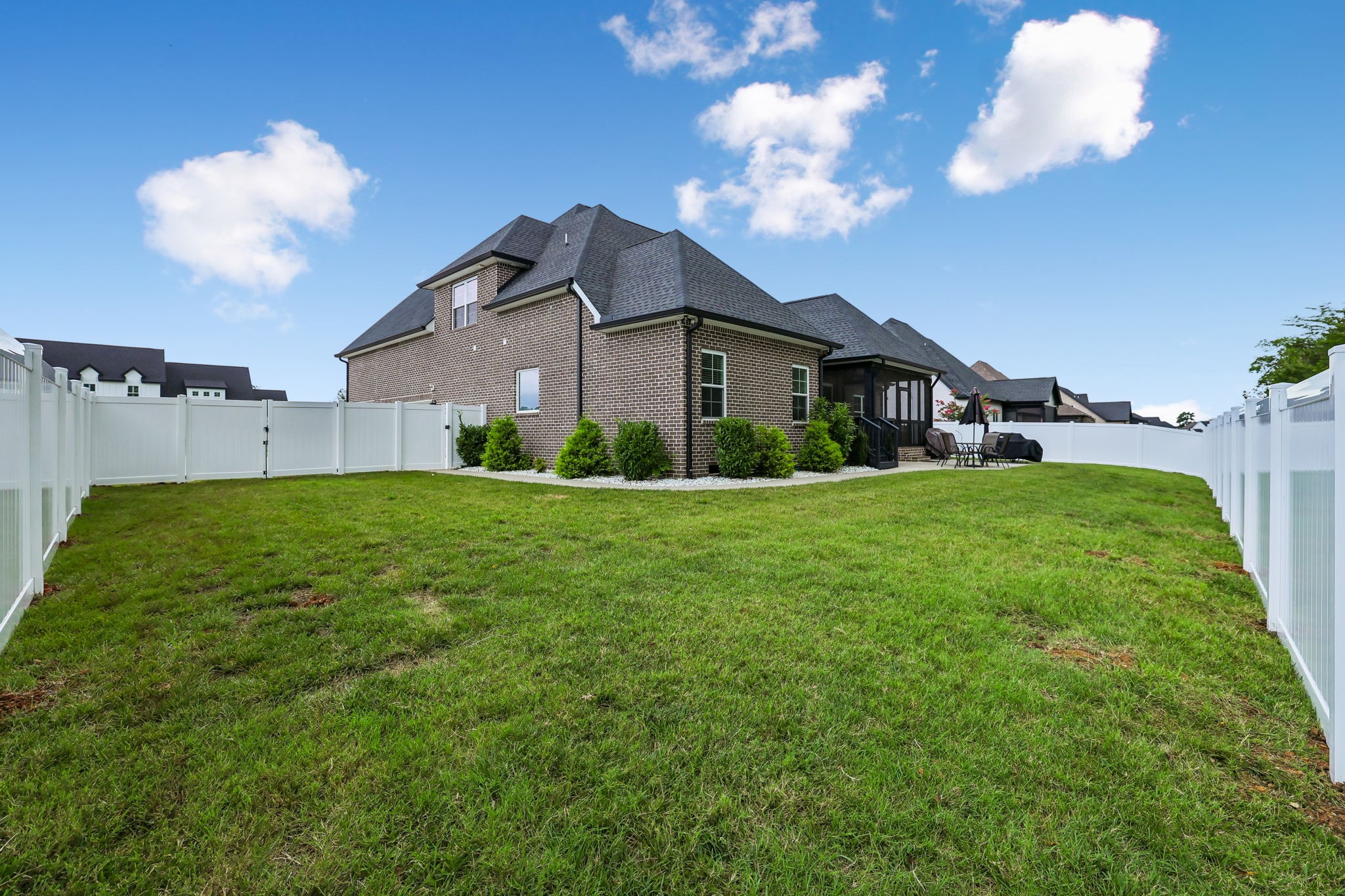 2614 Holly Springs Dr
