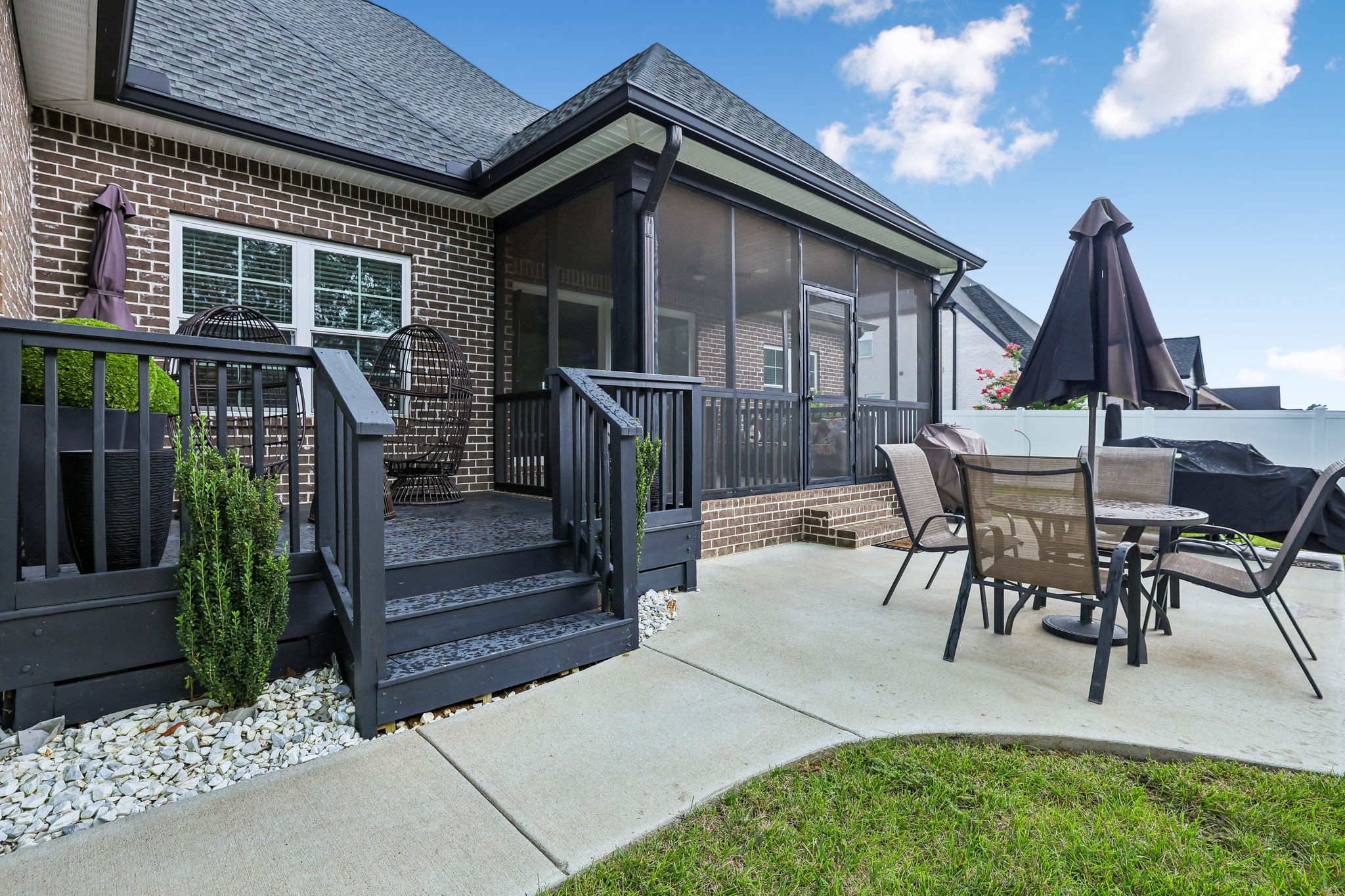 2614 Holly Springs Dr