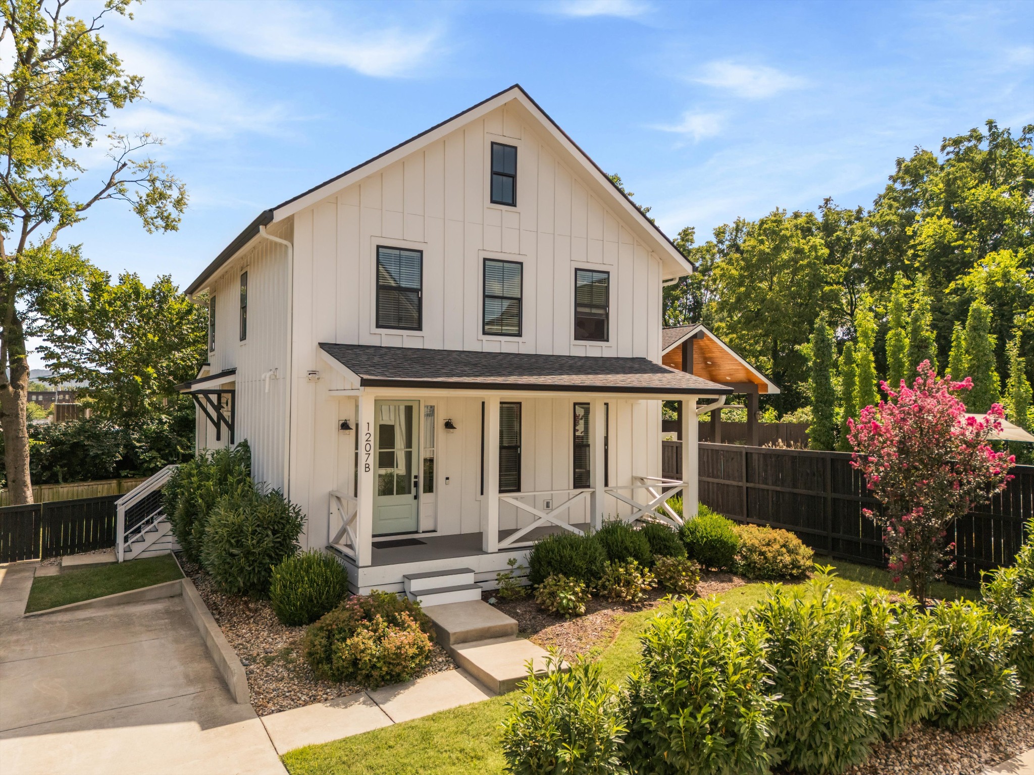 1207 Sweetbriar Avenue Unit: A & B