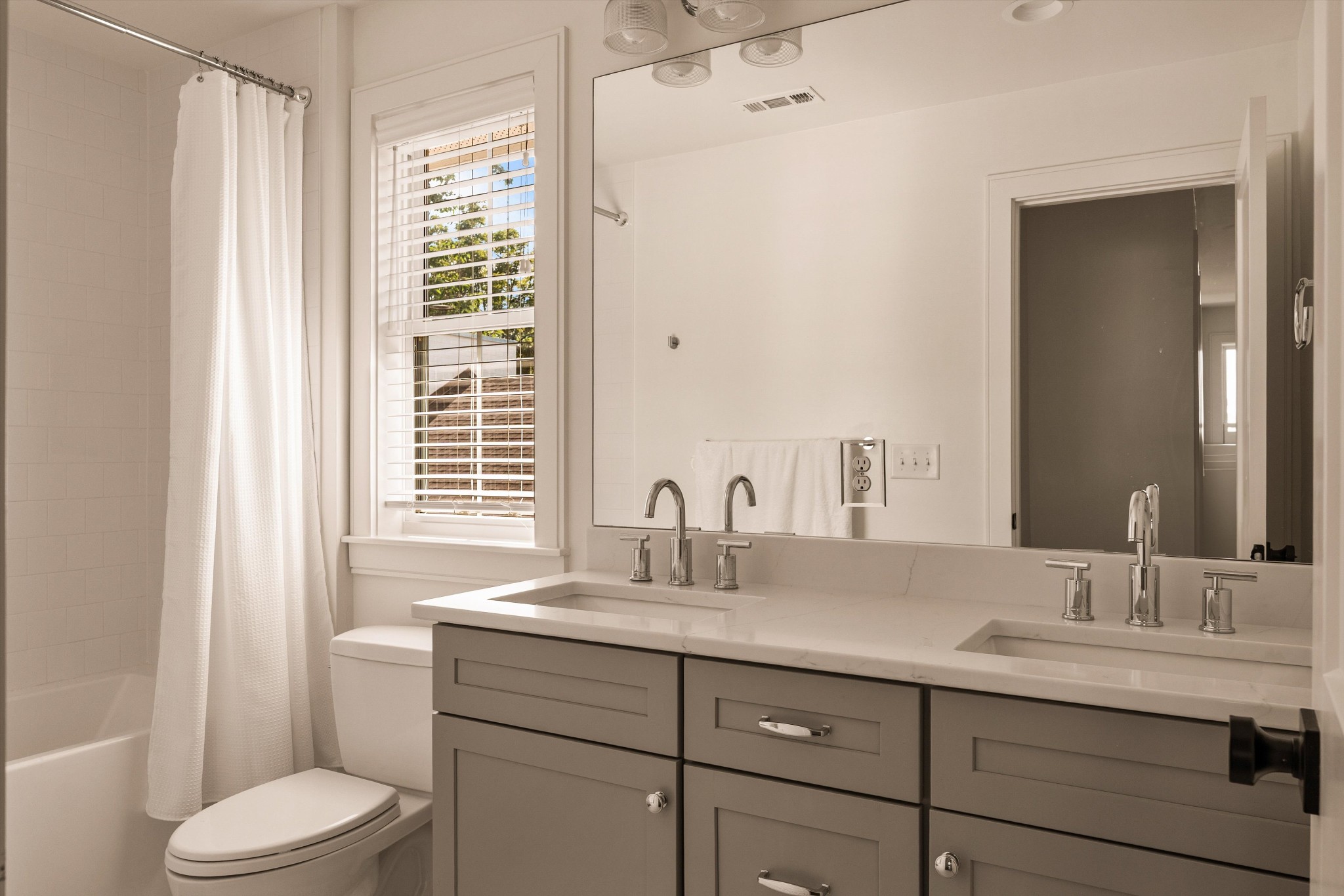 1207 Sweetbriar Avenue Unit: A & B