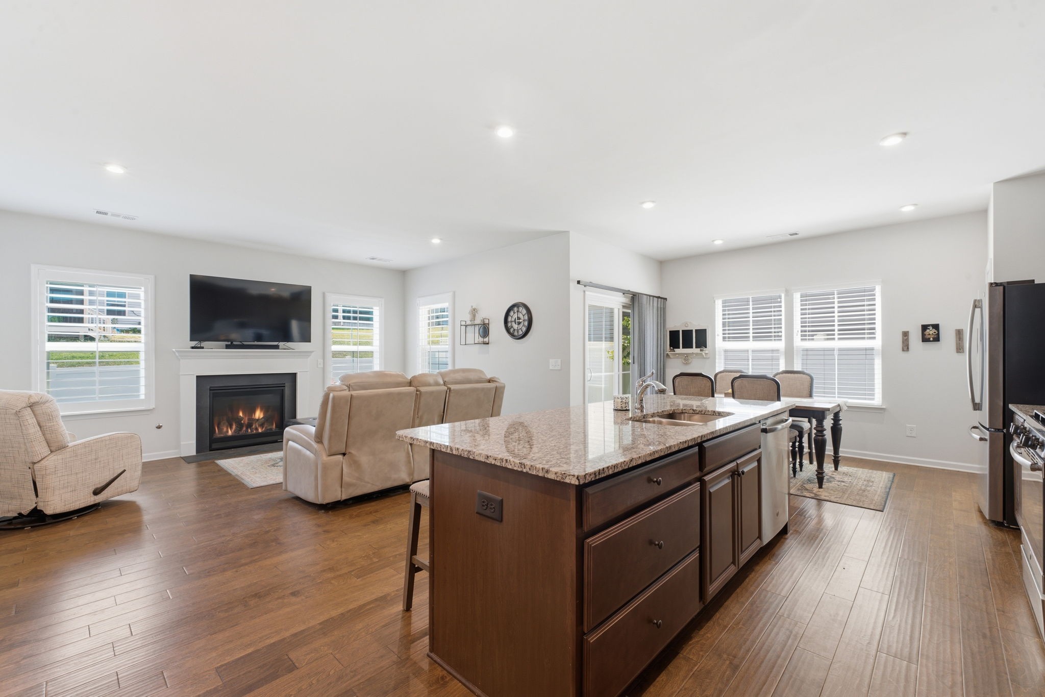 1015 Carnation Dr