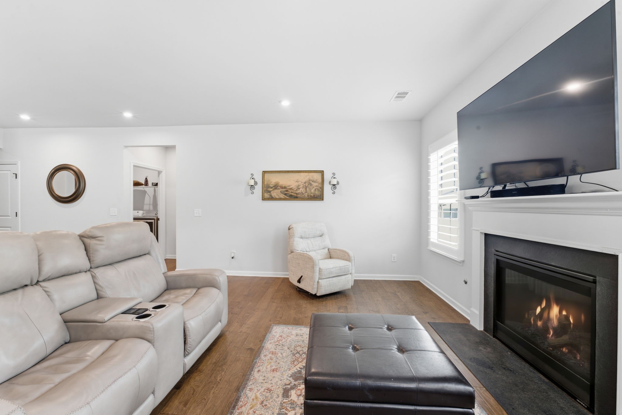 1015 Carnation Dr