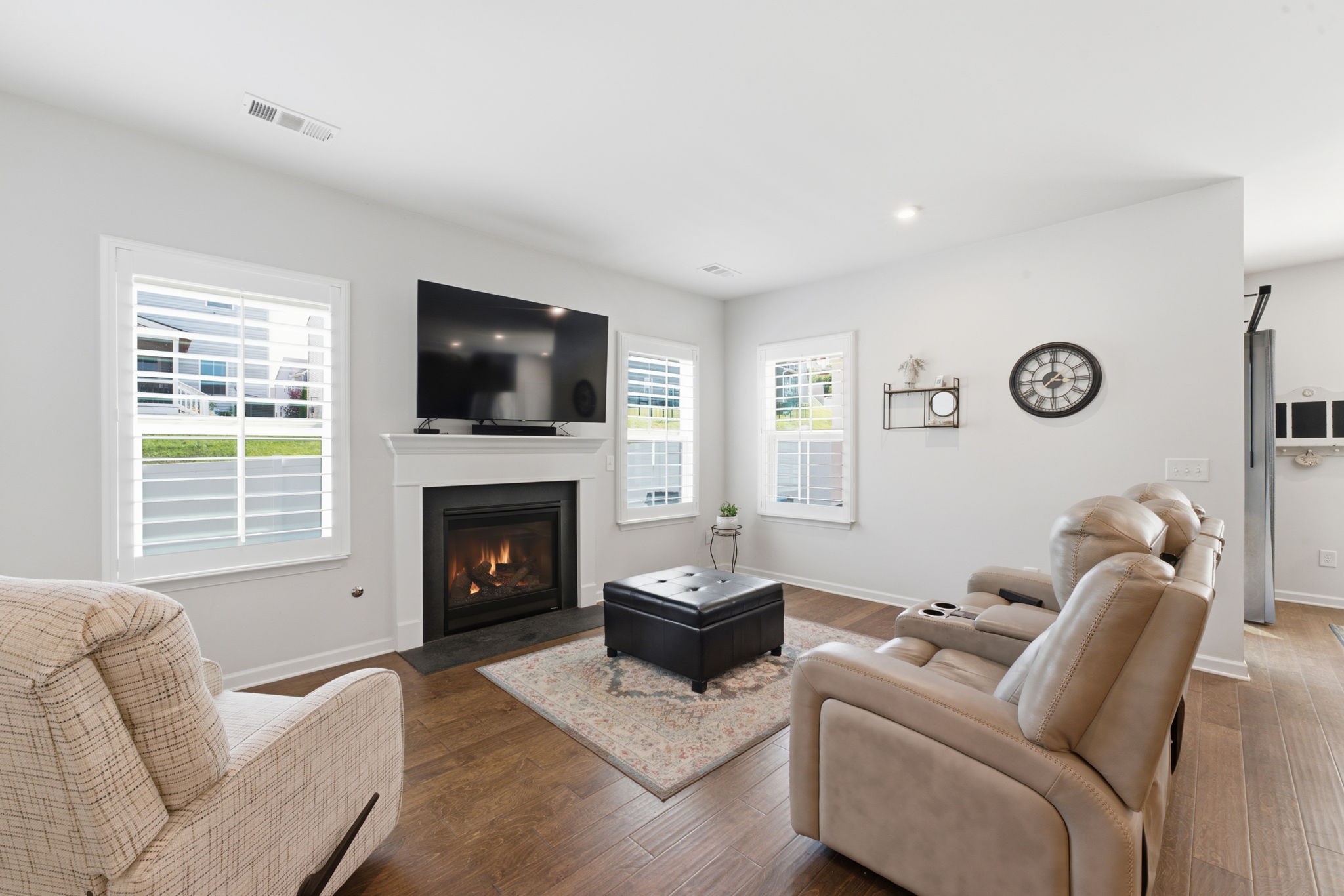 1015 Carnation Dr