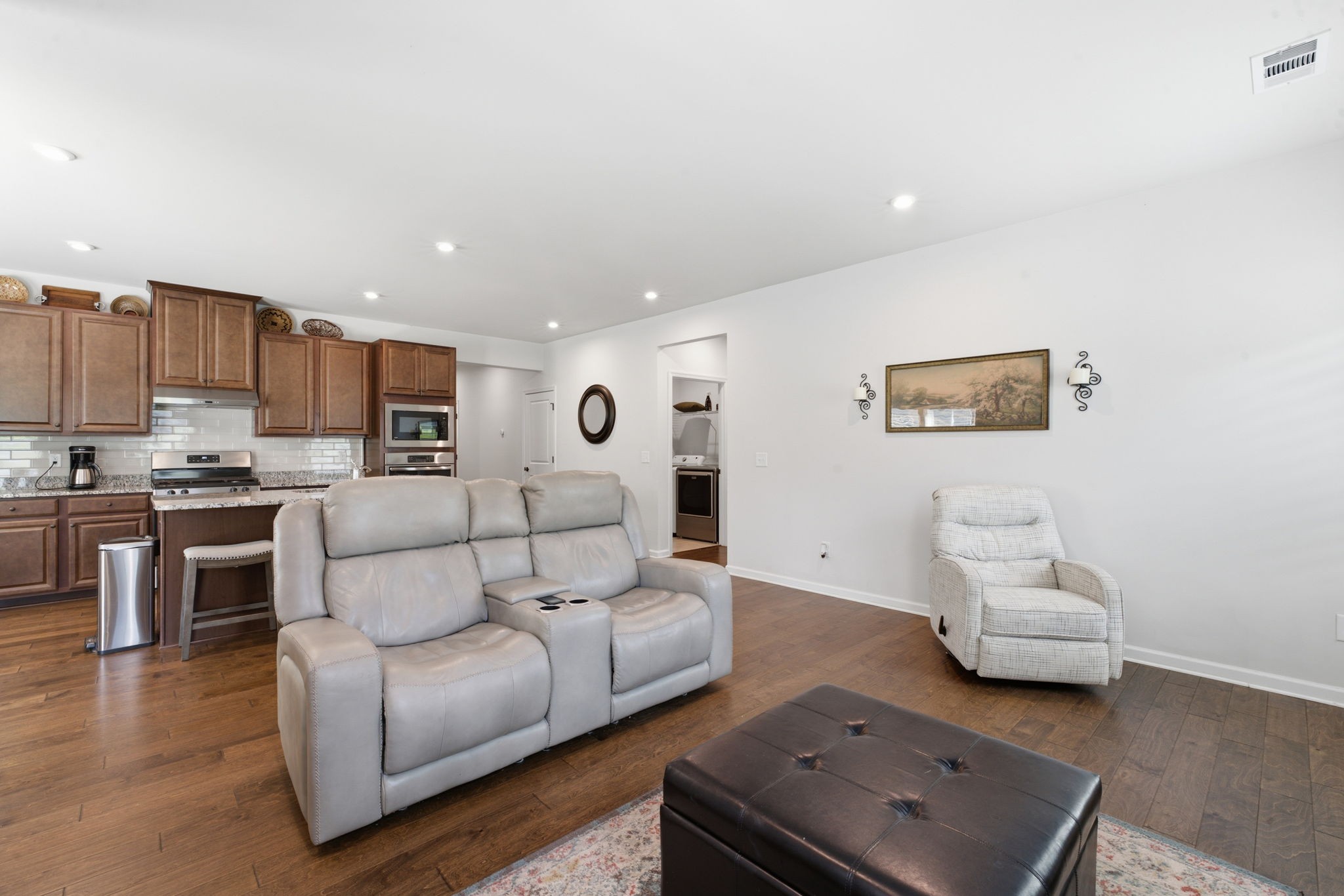 1015 Carnation Dr