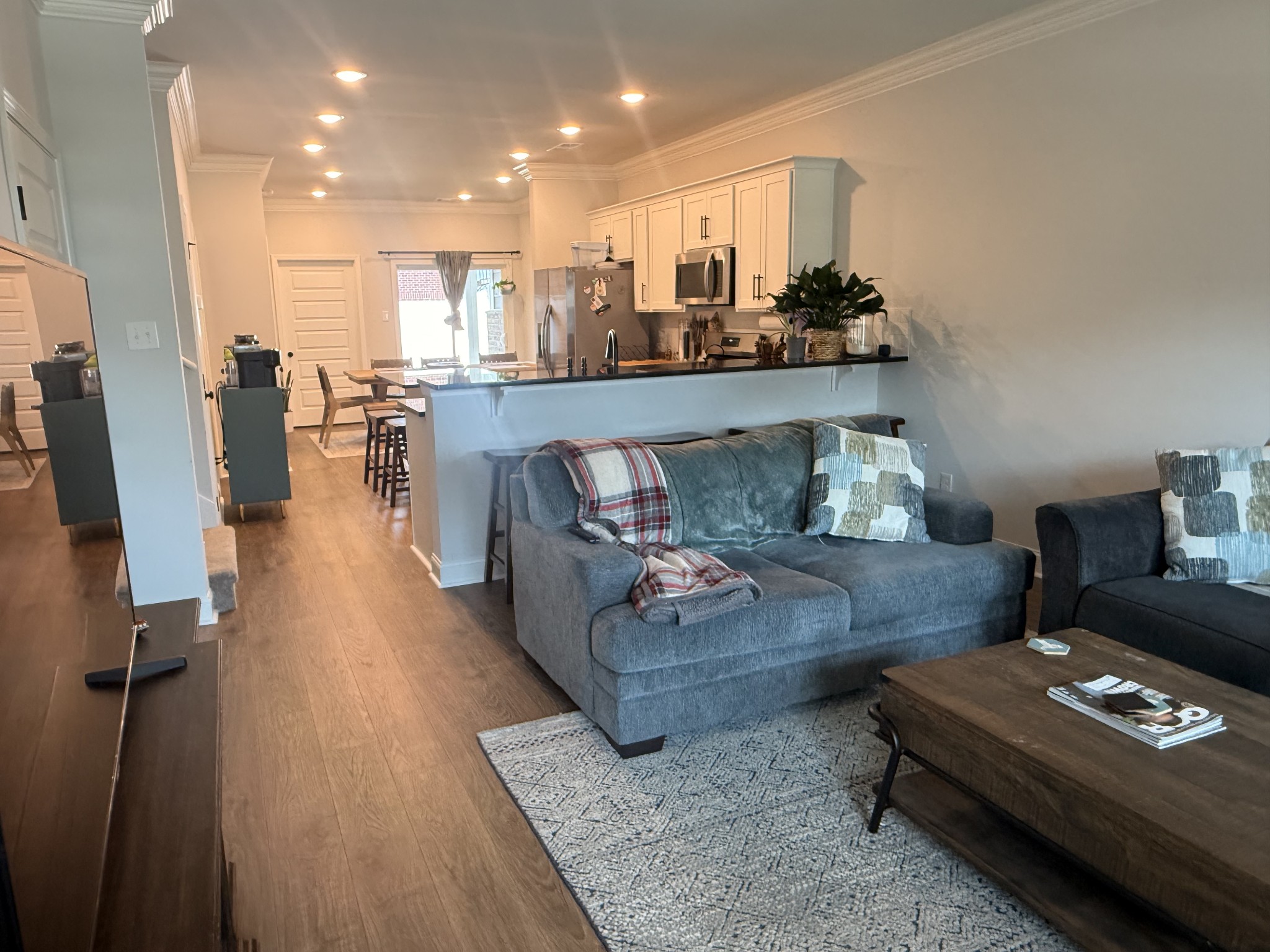 611 Rohan Dr